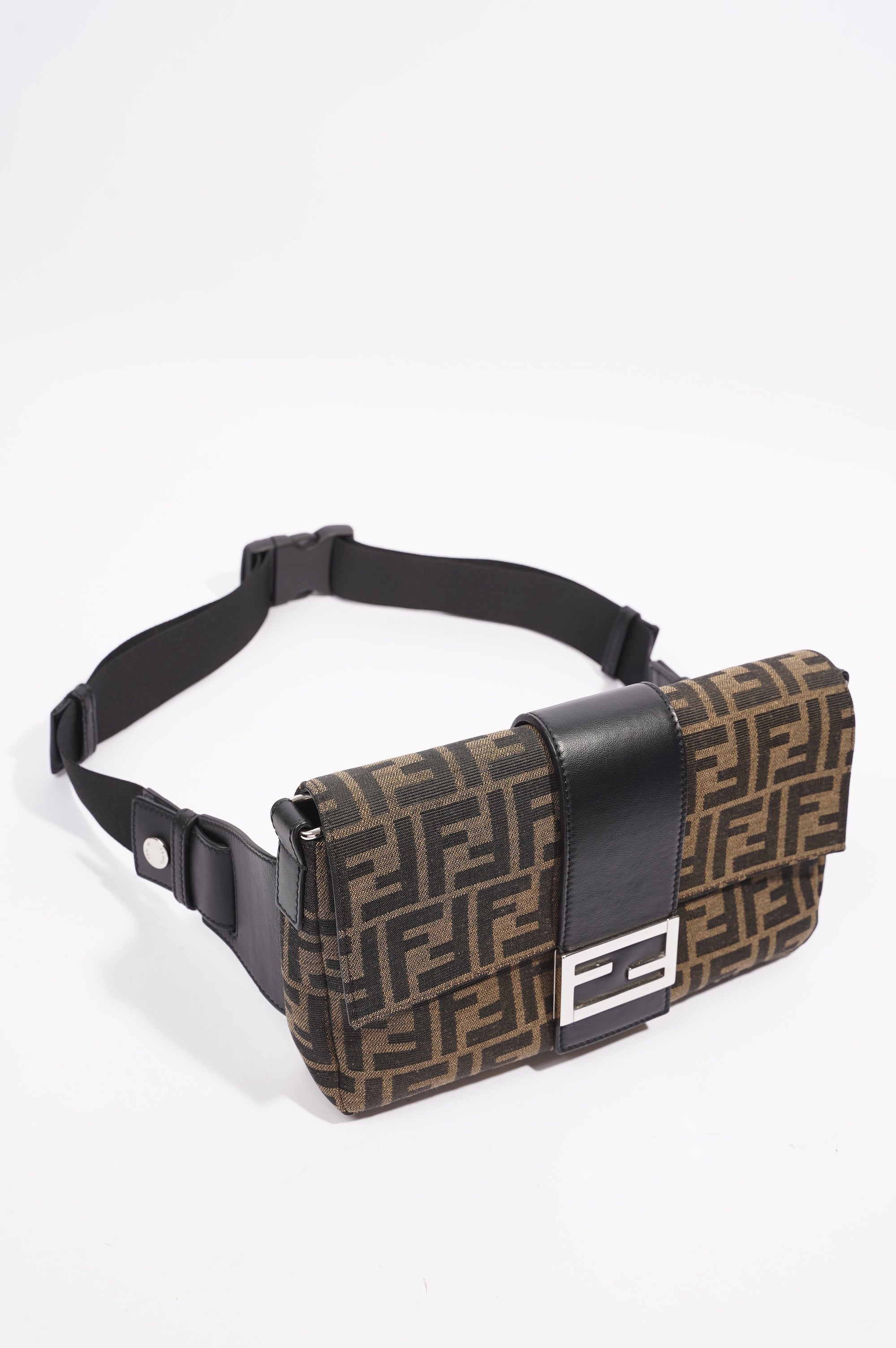 Fendi Womens Baguette Bag Beige / Brown