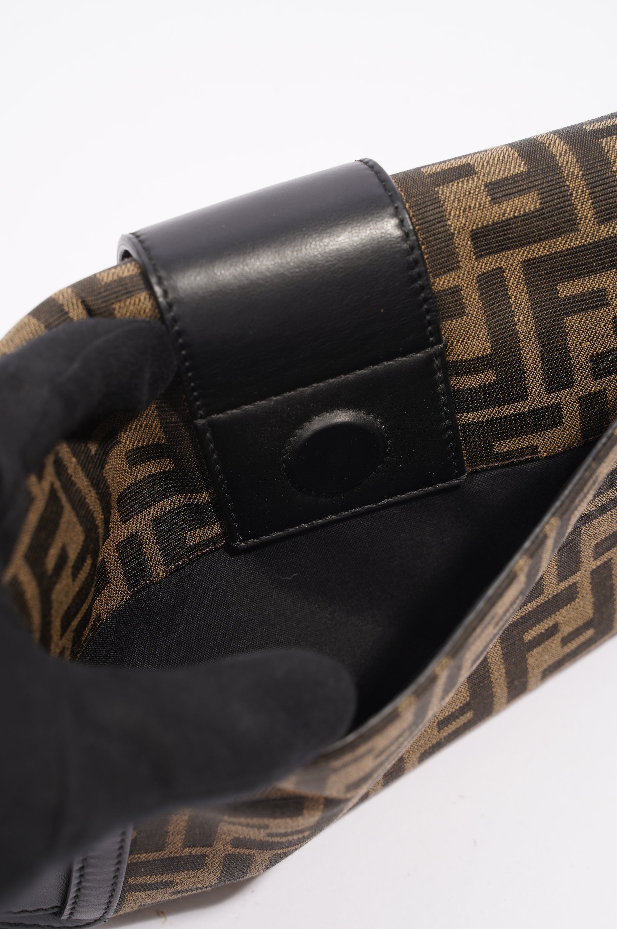 Fendi Womens Baguette Bag Beige / Brown
