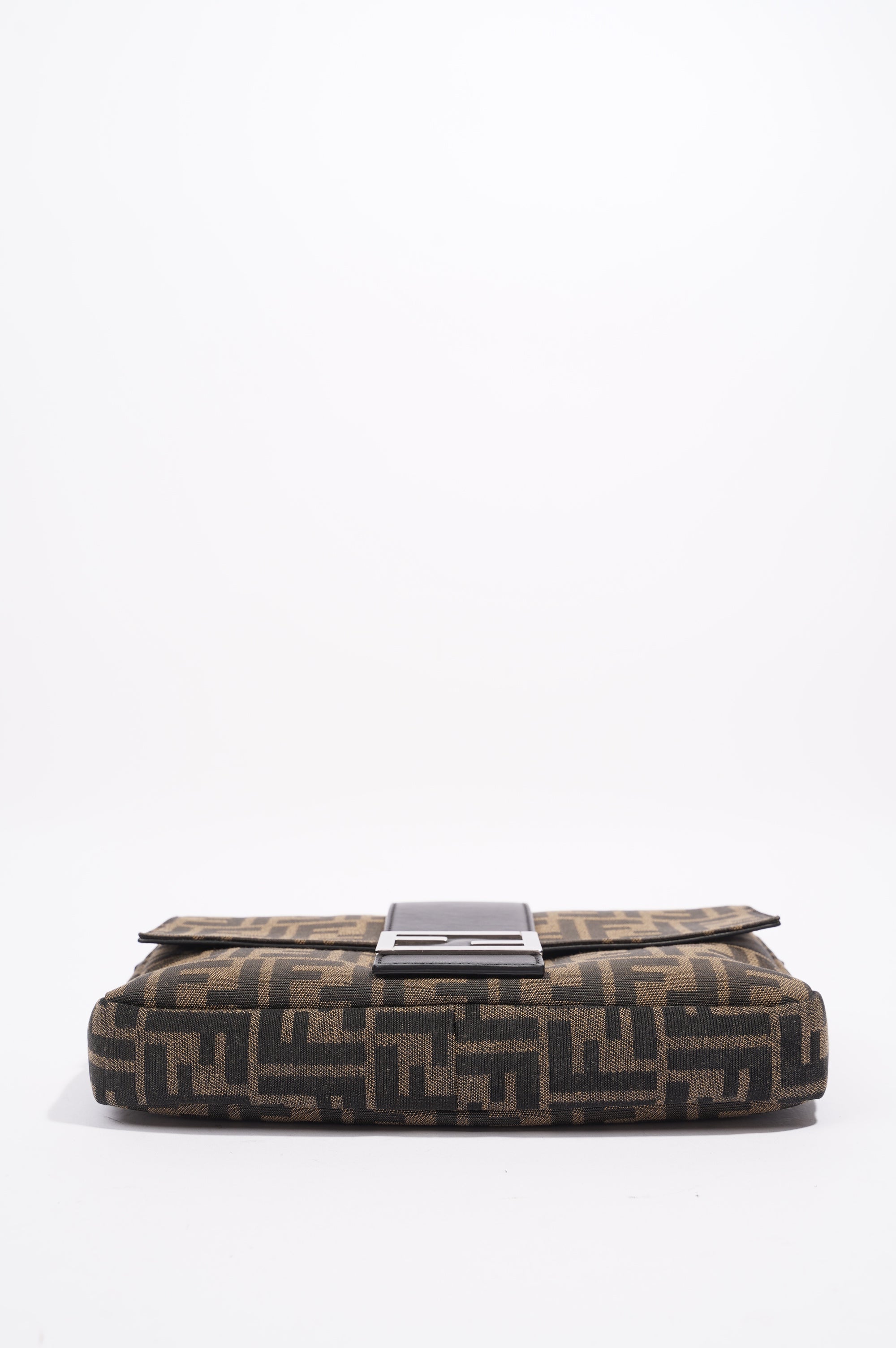 Fendi Womens Baguette Bag Beige / Brown