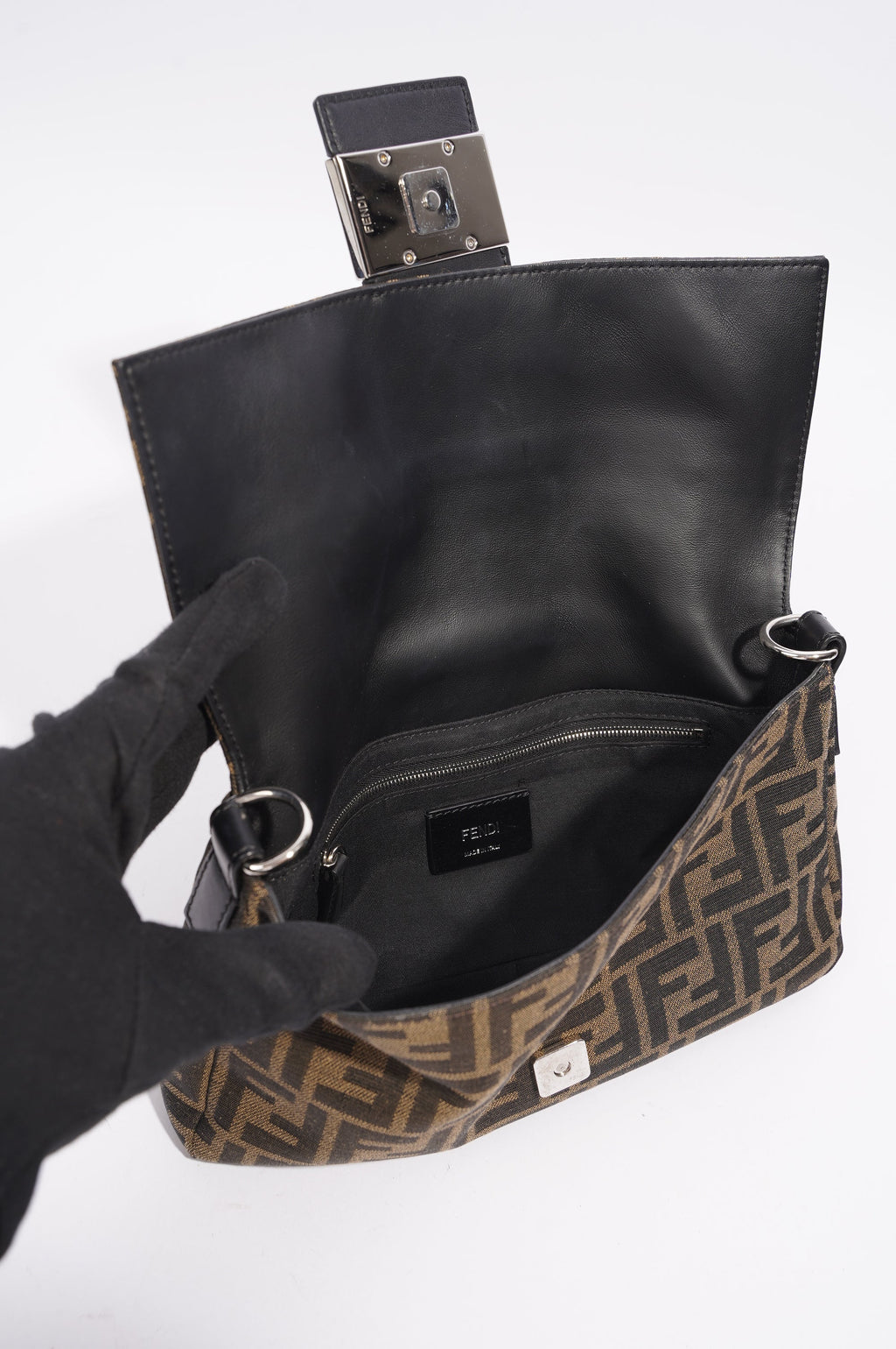 Fendi Womens Baguette Bag Beige / Brown