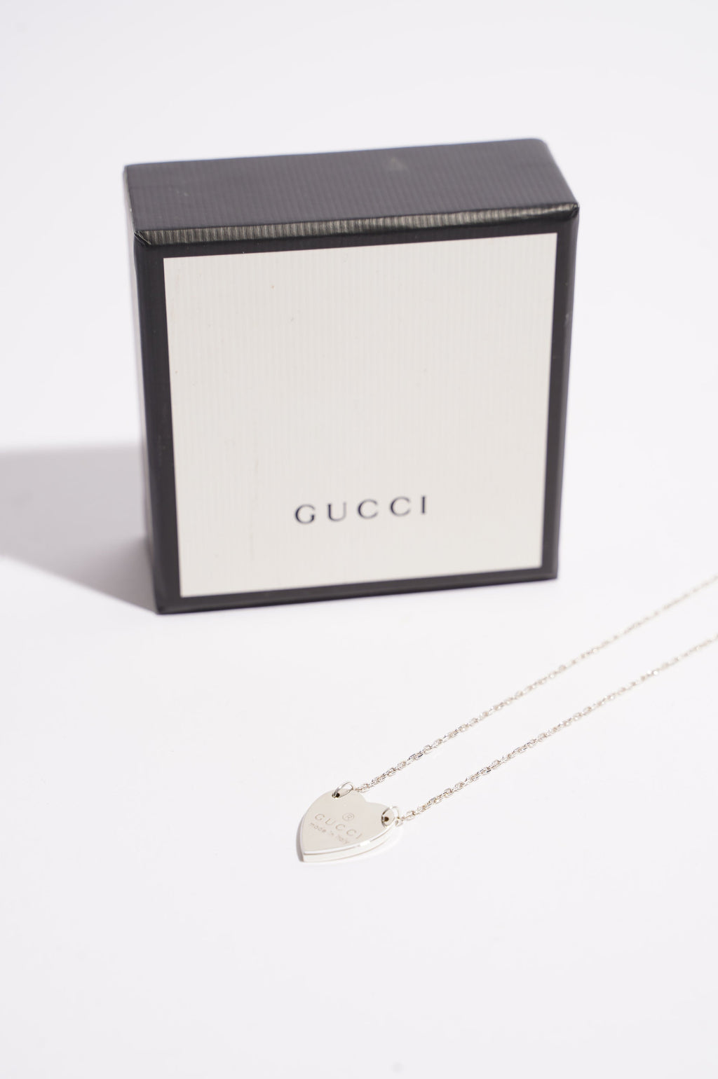 Gucci Womens Trademark Heart Necklace Silver