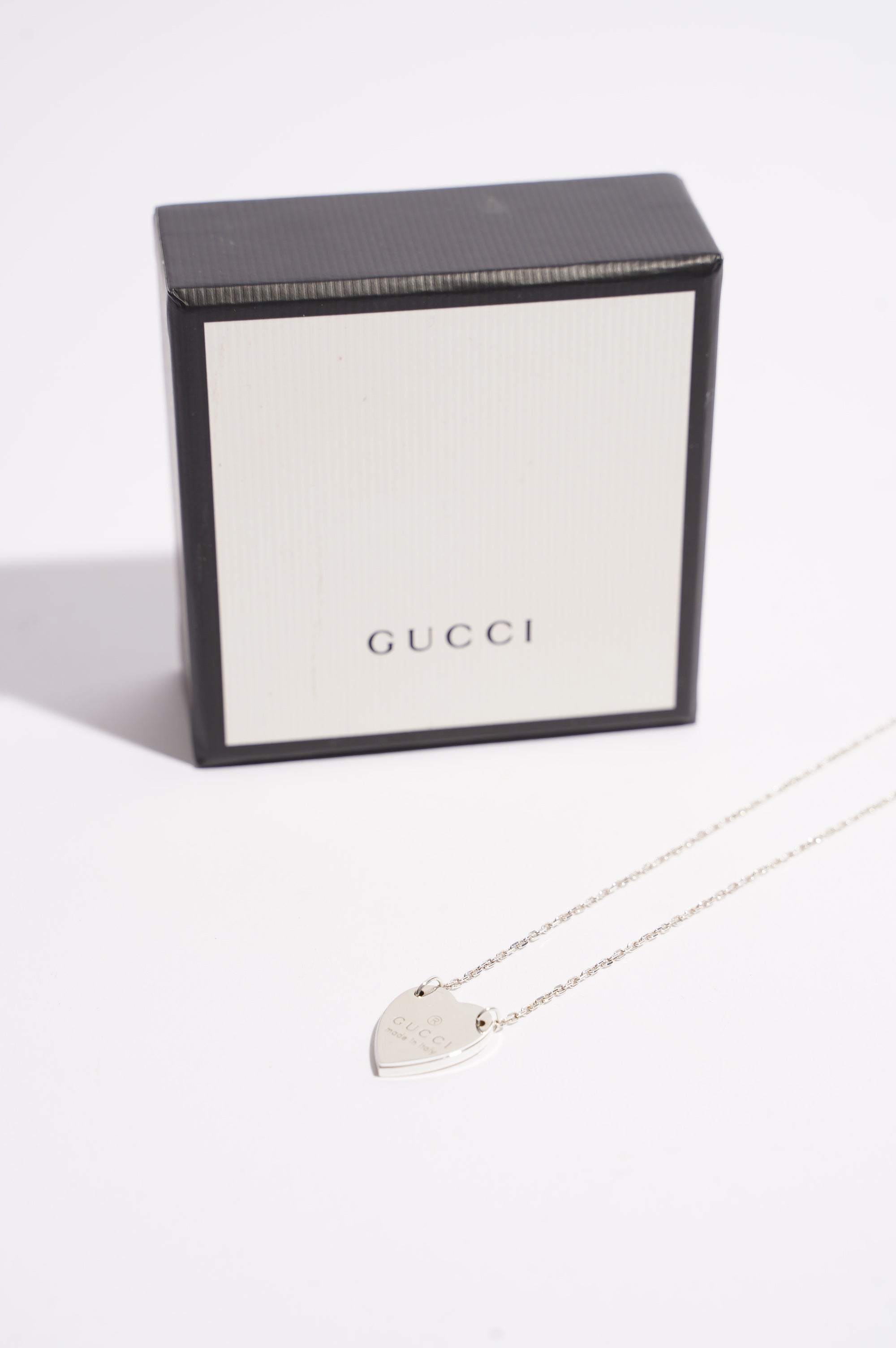 Gucci Womens Trademark Heart Necklace Silver