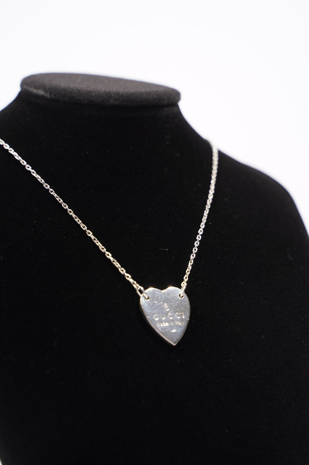 Gucci Womens Trademark Heart Necklace Silver