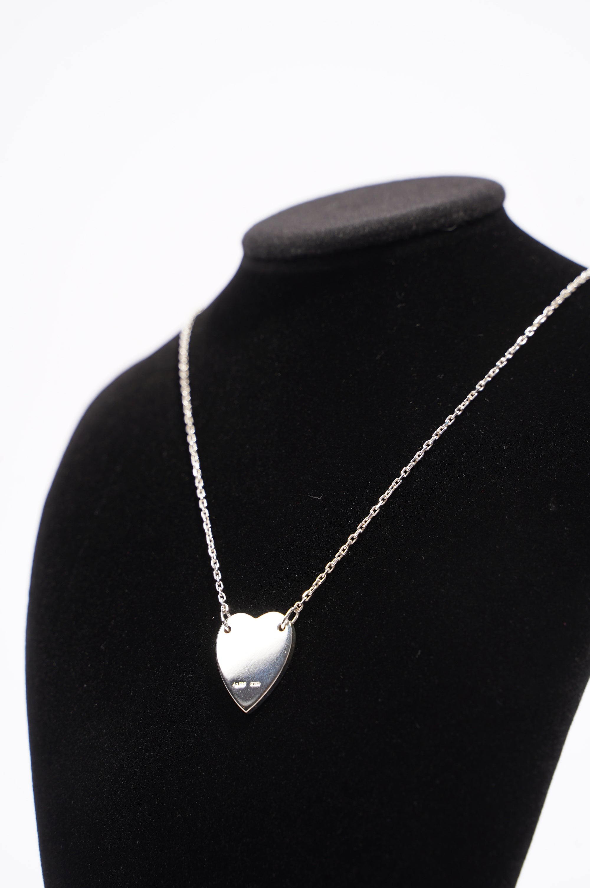 Gucci Womens Trademark Heart Necklace Silver