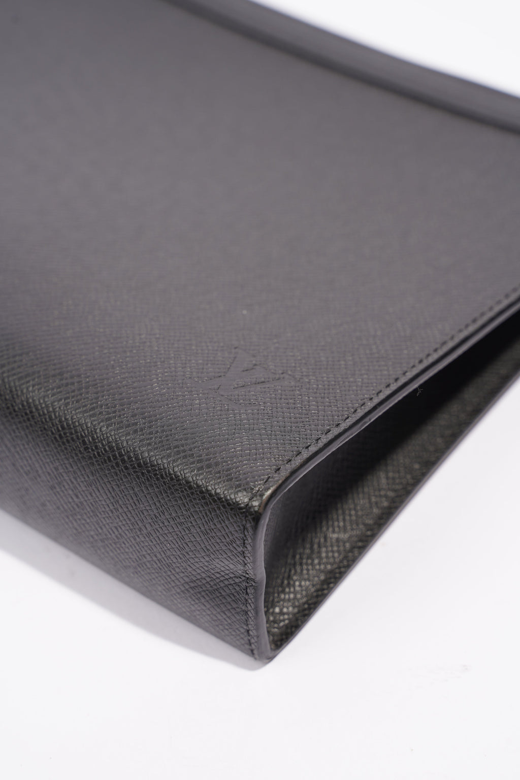 Louis Vuitton Mens Pochette Voyage Black MM