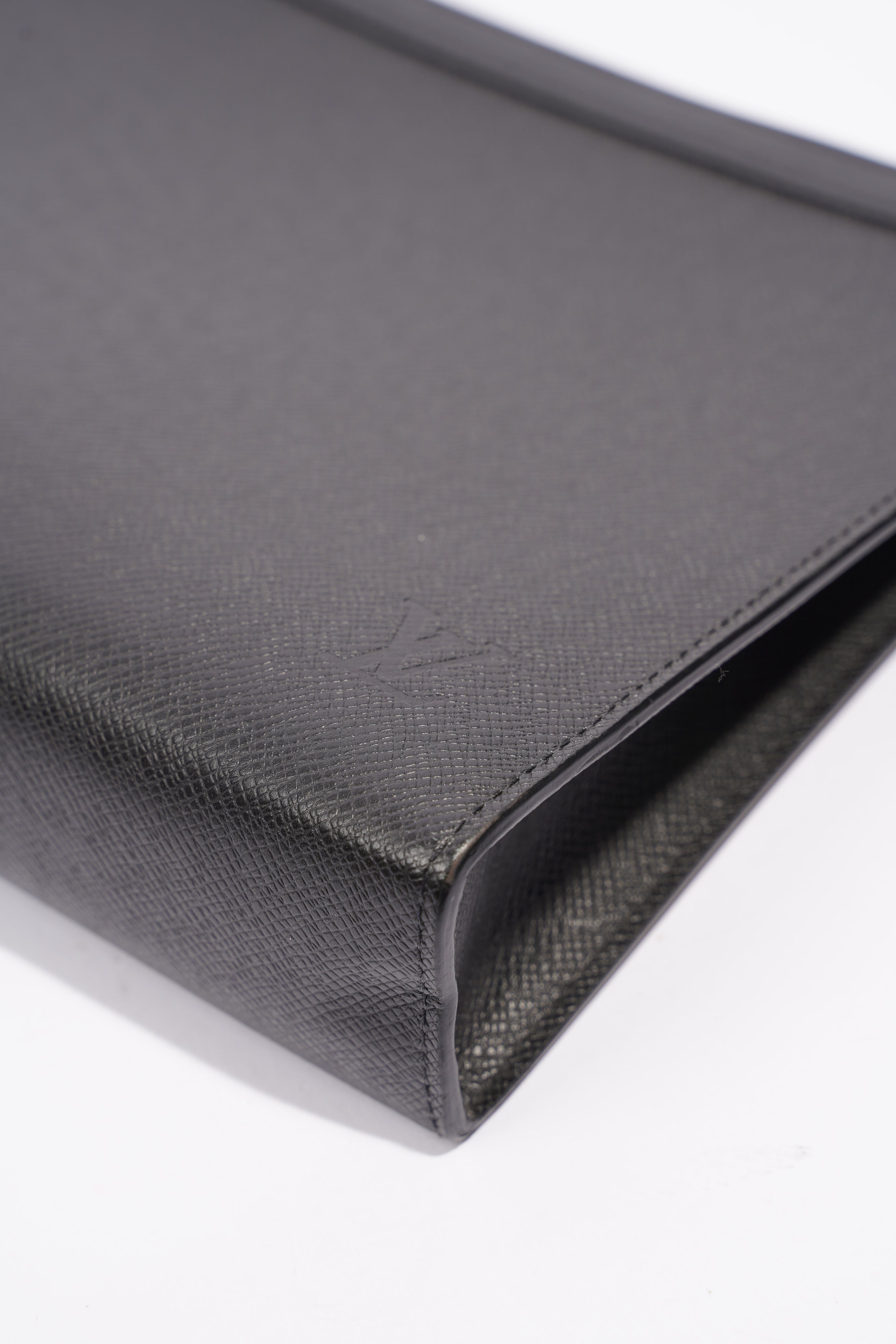 Louis Vuitton Mens Pochette Voyage Black MM