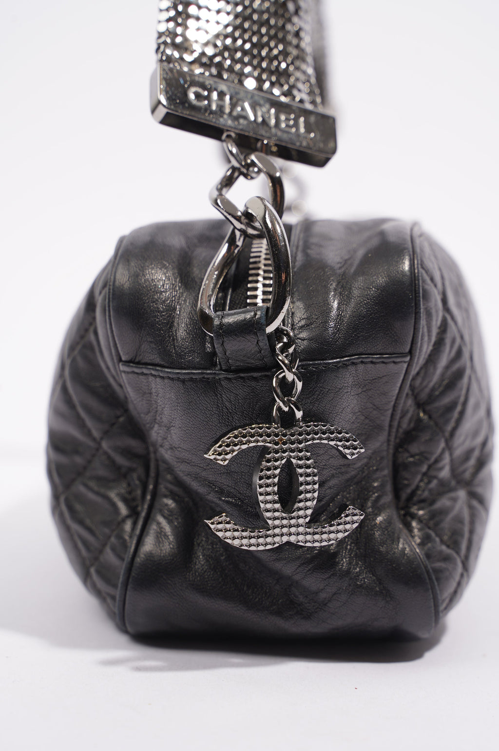 Chanel Womens Lambskin Quilted Leather Shoulder Bag Black