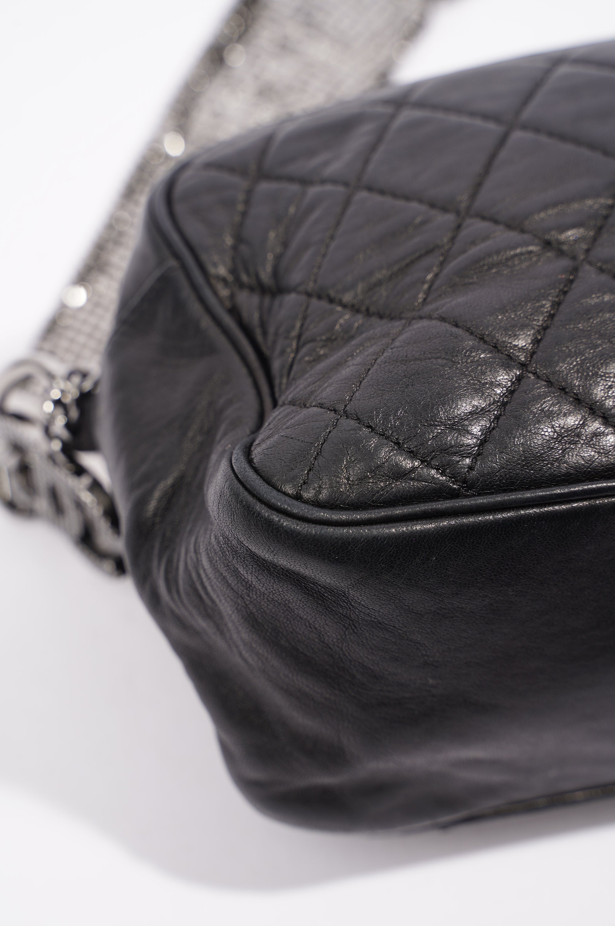 Chanel Womens Lambskin Quilted Leather Shoulder Bag Black