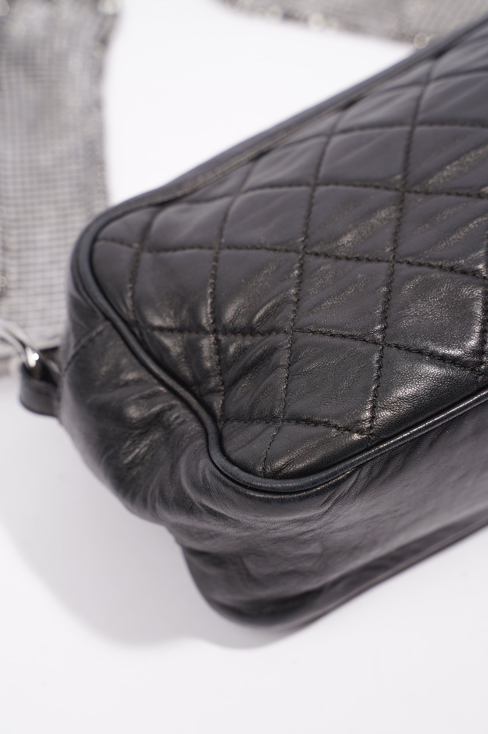 Chanel Womens Lambskin Quilted Leather Shoulder Bag Black