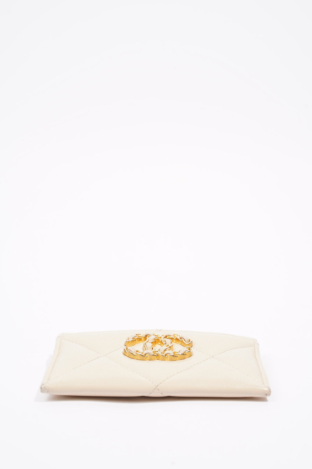 Chanel Womens 19 Cardholder Cream Lambskin