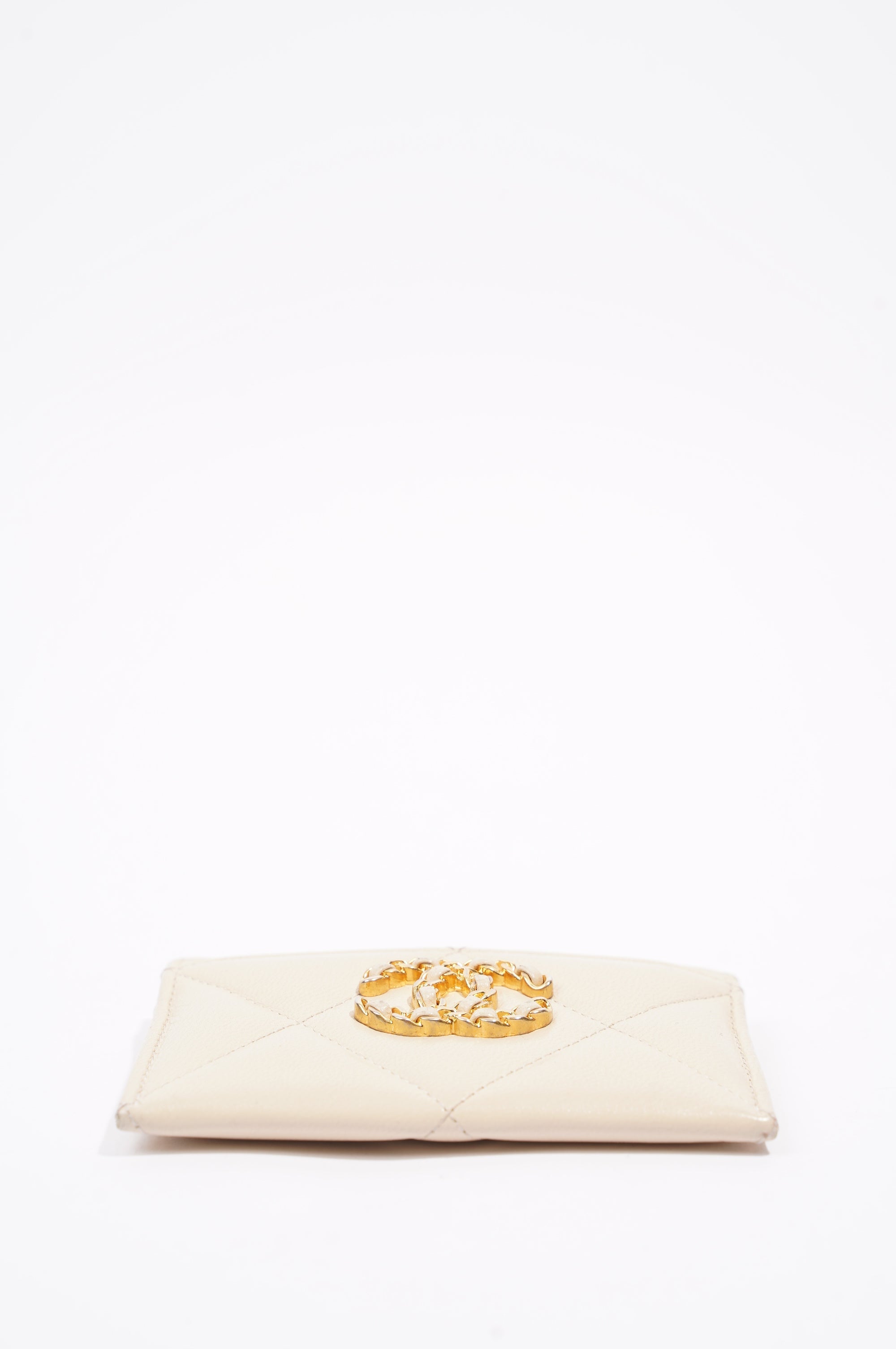 Chanel Womens 19 Cardholder Cream Lambskin