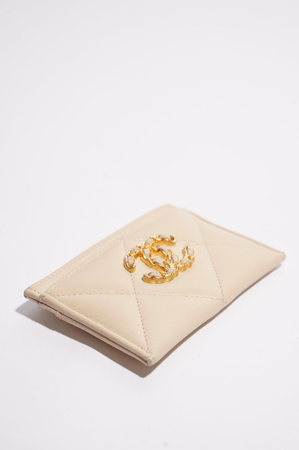Chanel Womens 19 Cardholder Cream Lambskin