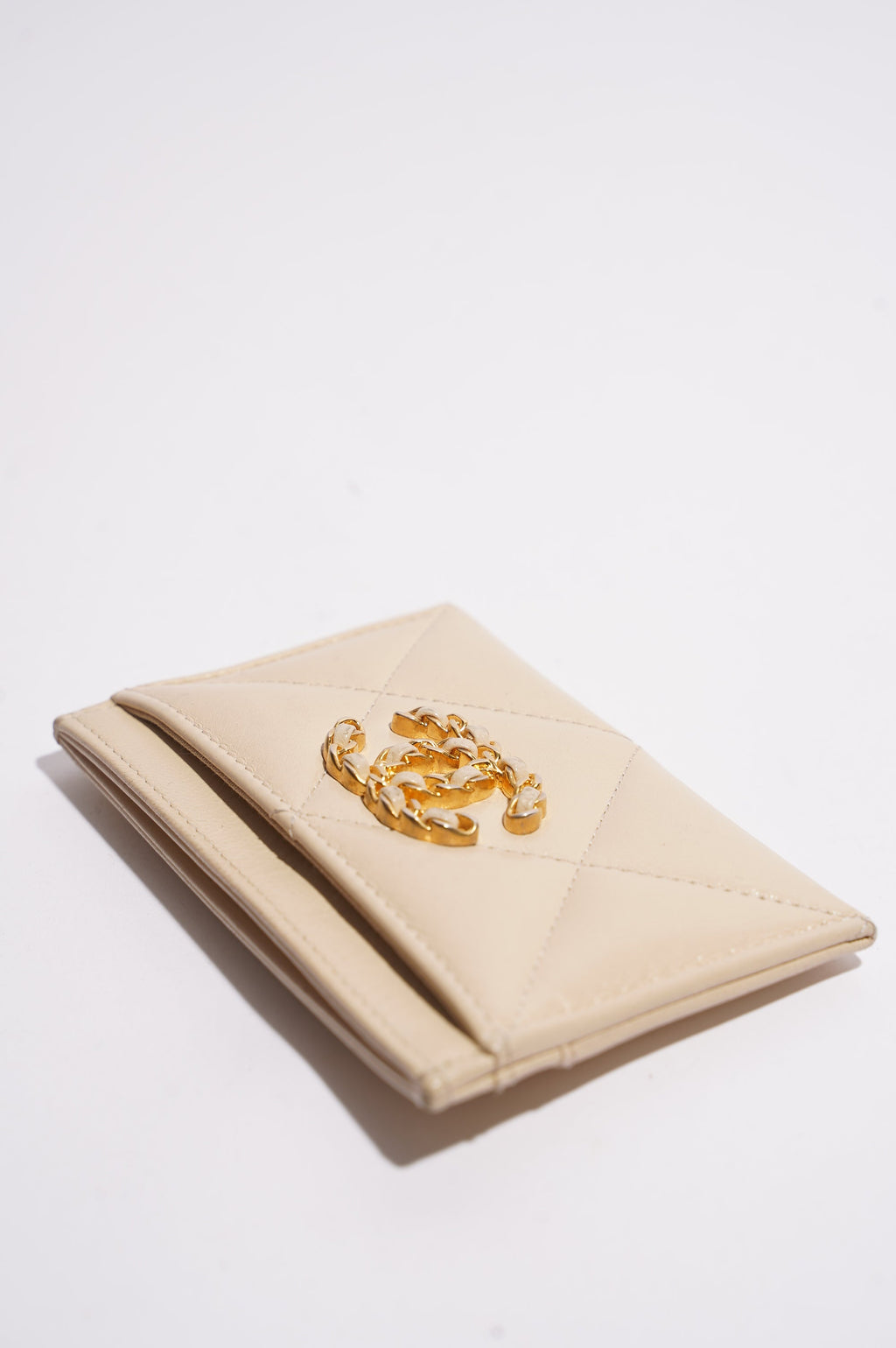 Chanel Womens 19 Cardholder Cream Lambskin