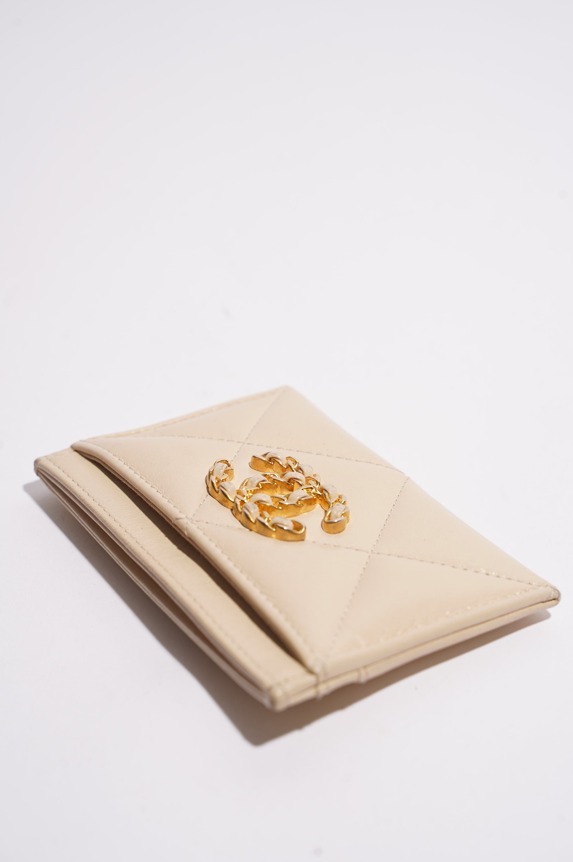 Chanel Womens 19 Cardholder Cream Lambskin