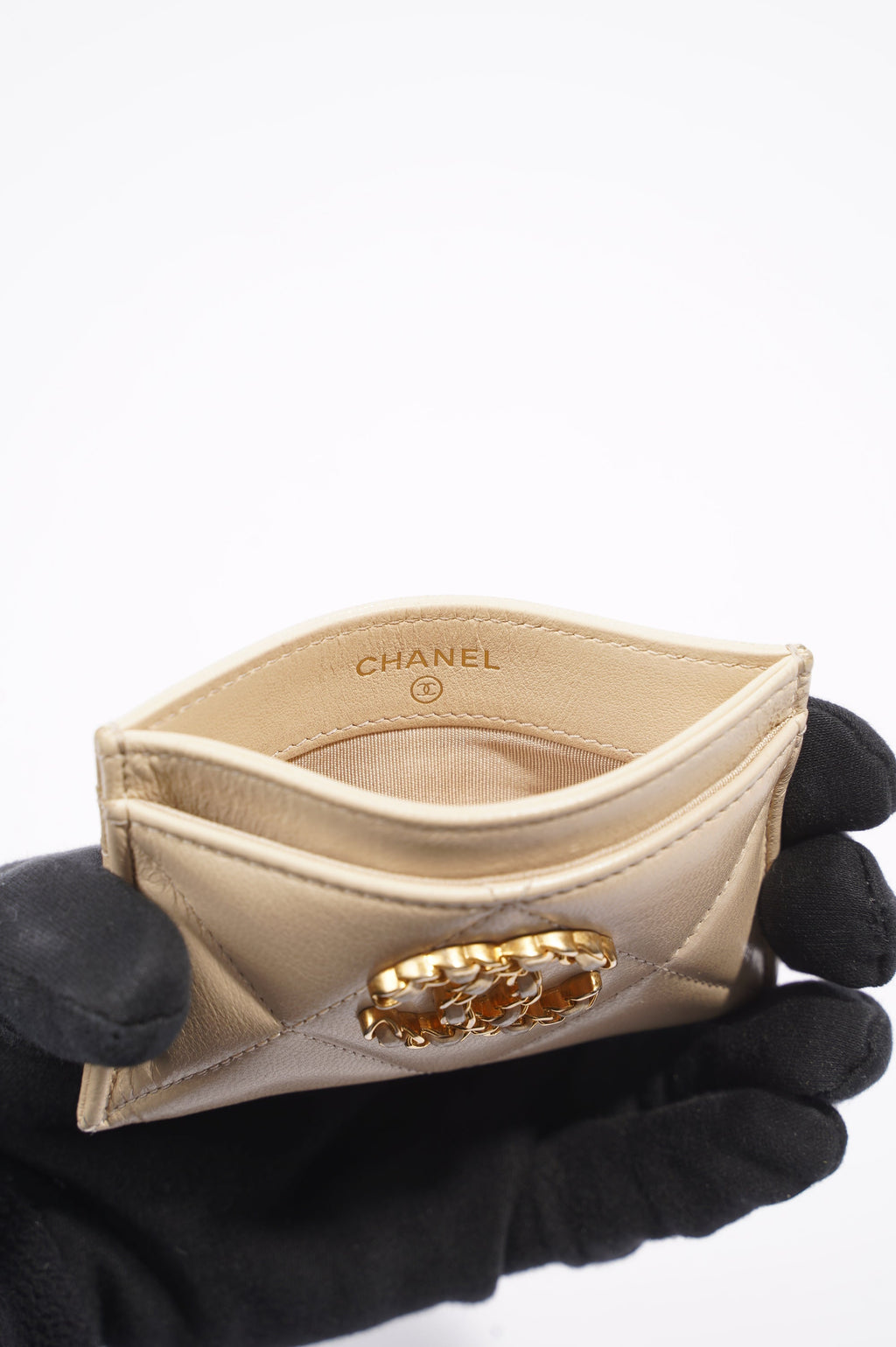 Chanel Womens 19 Cardholder Cream Lambskin