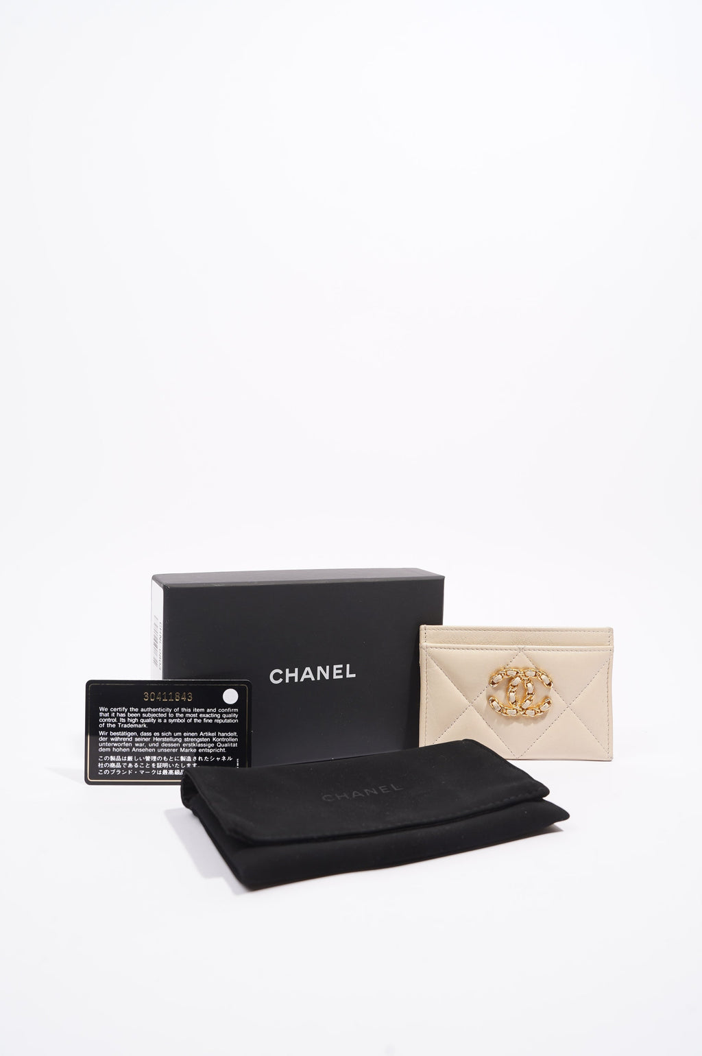 Chanel Womens 19 Cardholder Cream Lambskin