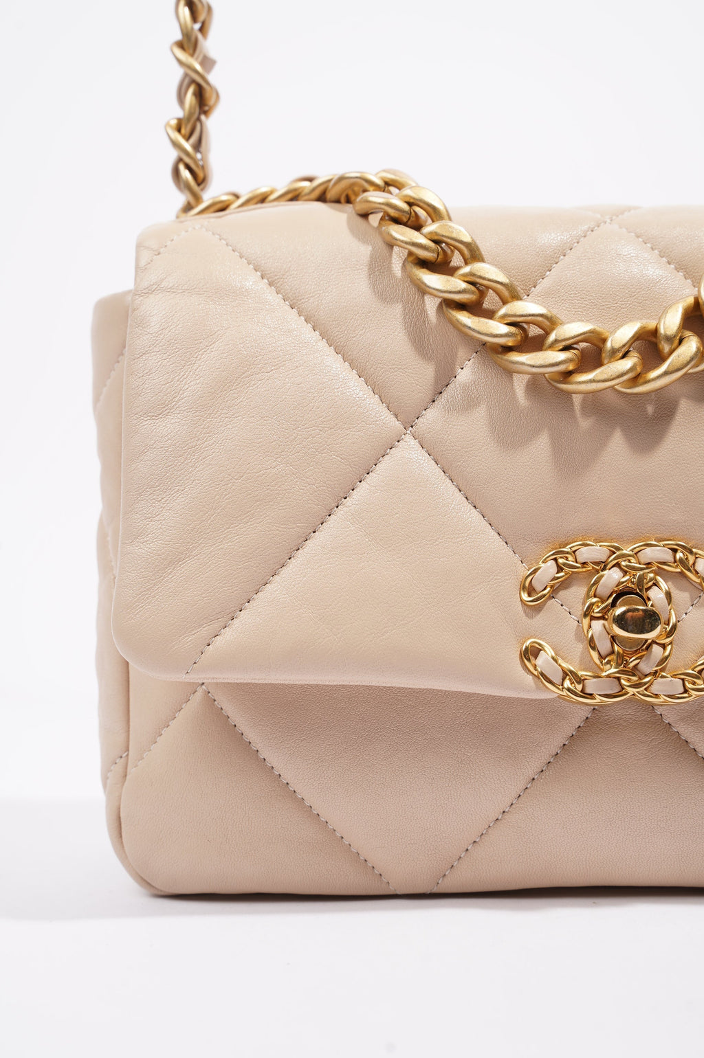 Chanel Womens 19 Flap Bag Beige Lambskin Small