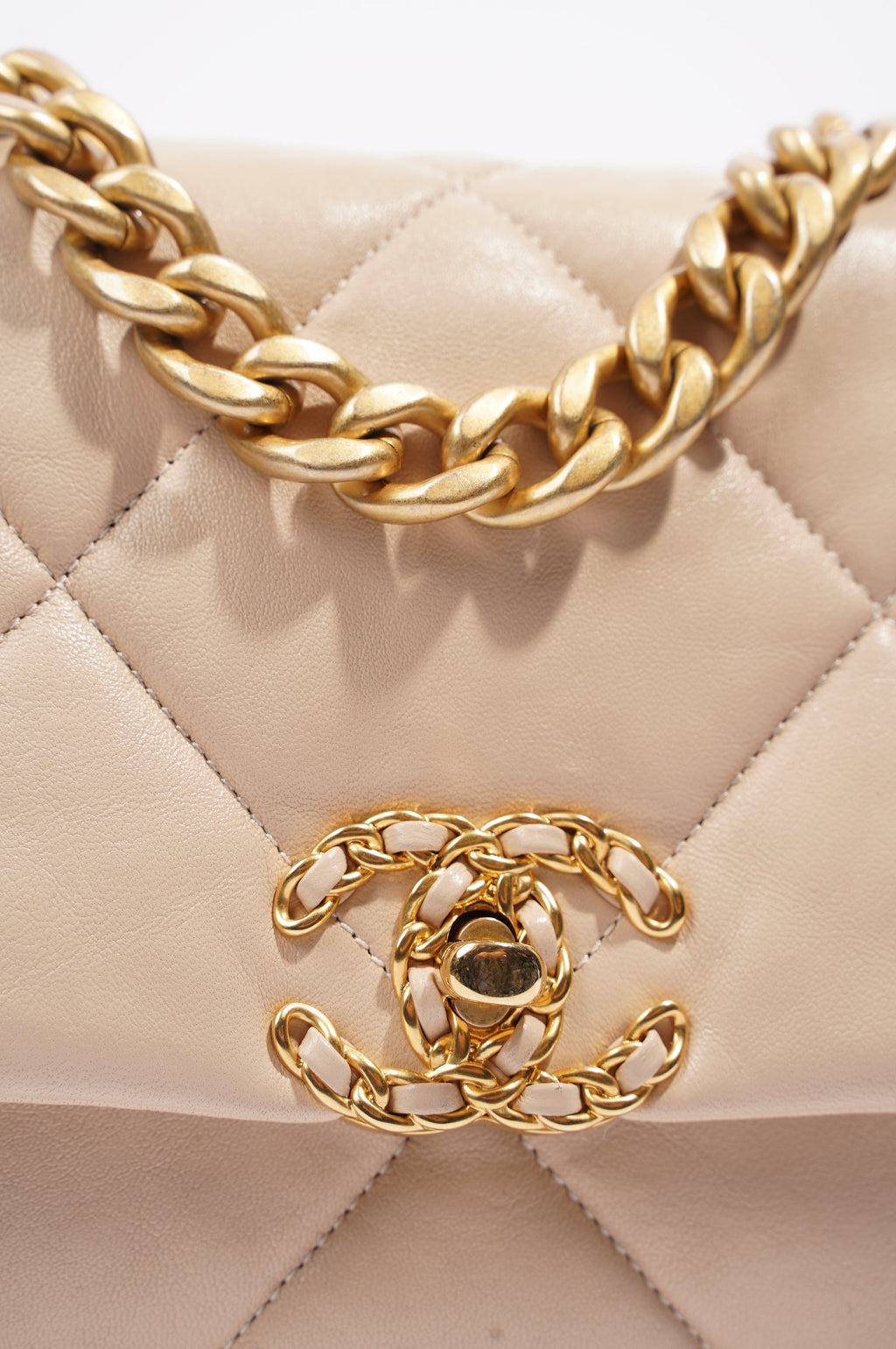 Chanel Womens 19 Flap Bag Beige Lambskin Small