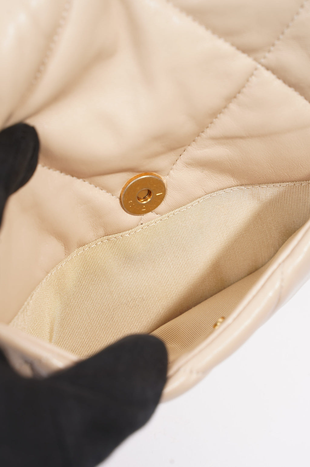 Chanel Womens 19 Flap Bag Beige Lambskin Small