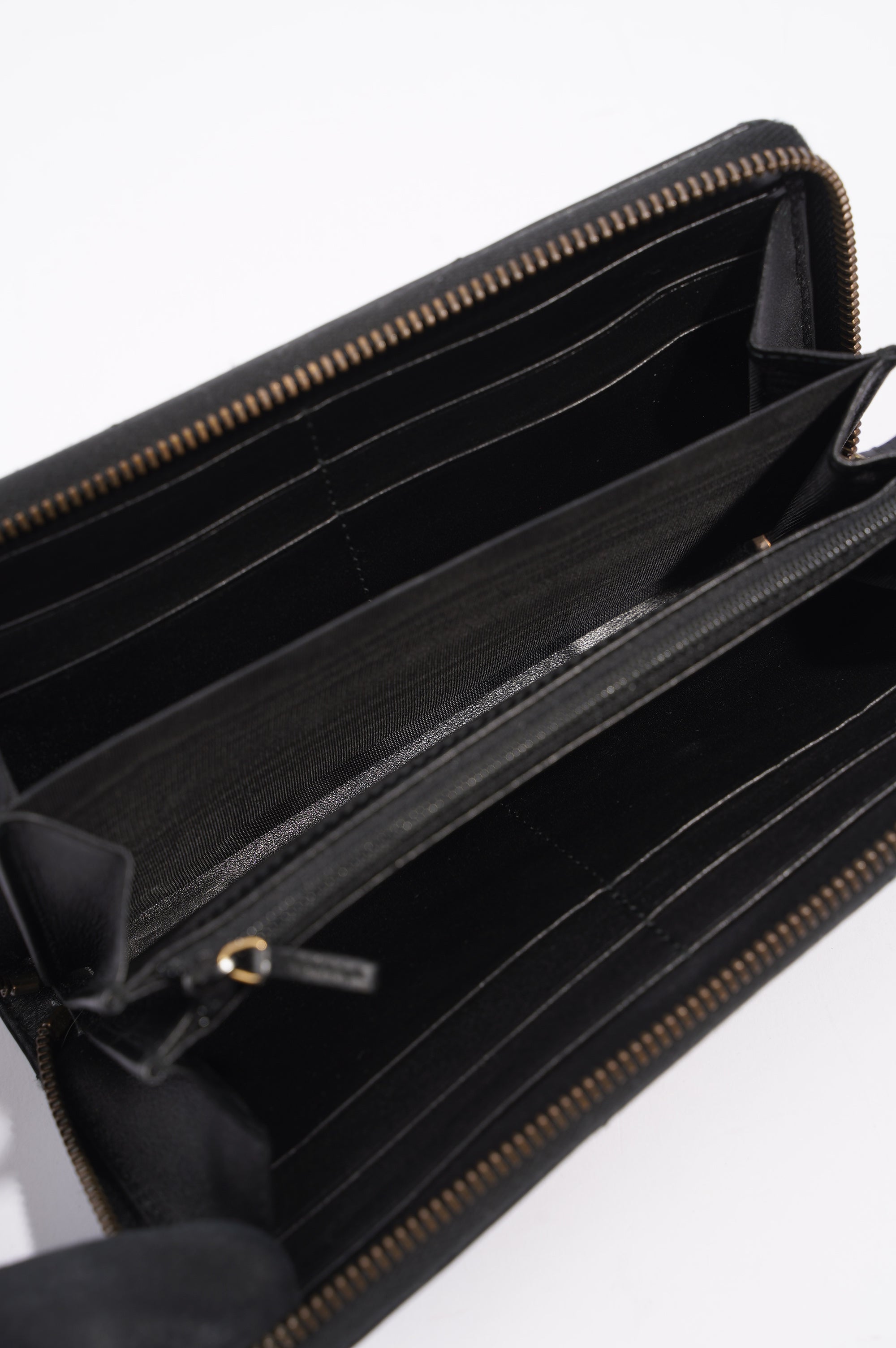 Gucci Womens Marmont Zip Around Wallet Black / Gold