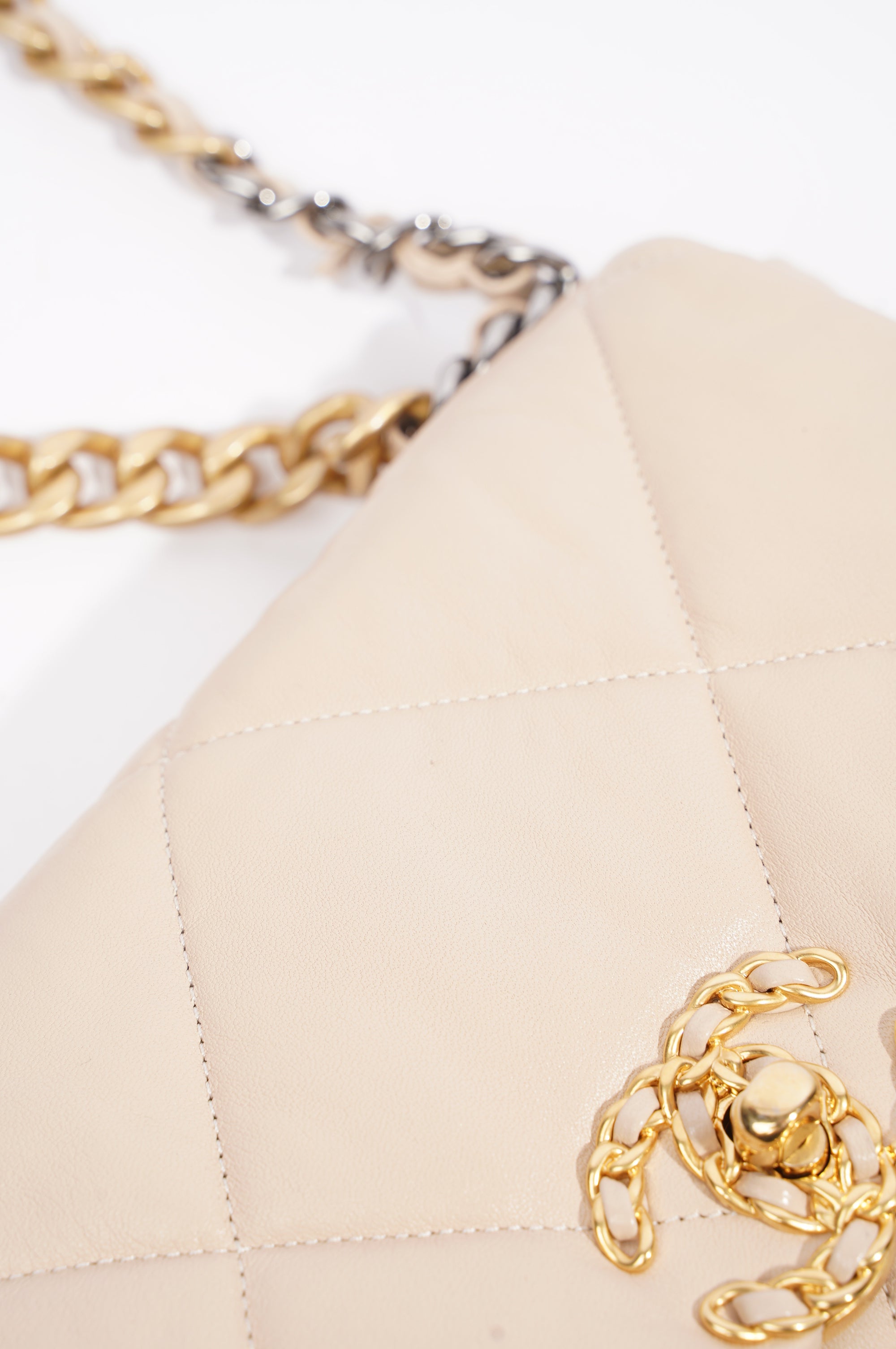 Chanel Womens 19 Flap Bag Beige Lambskin Small