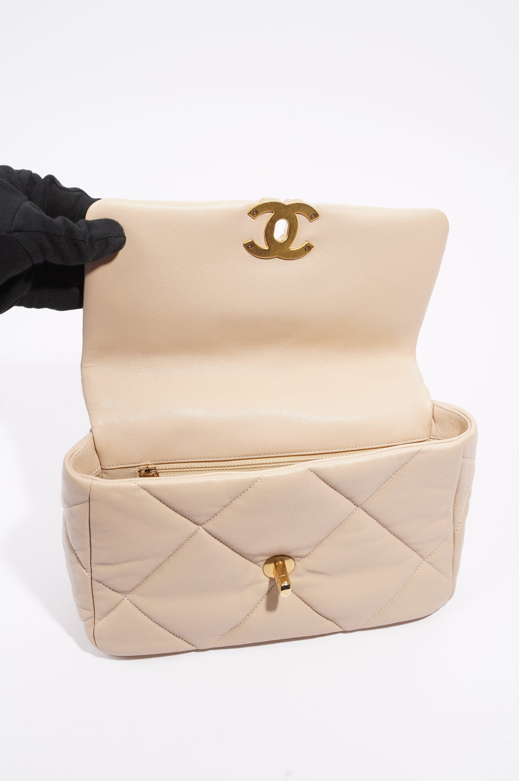 Chanel Womens 19 Flap Bag Beige Lambskin Small