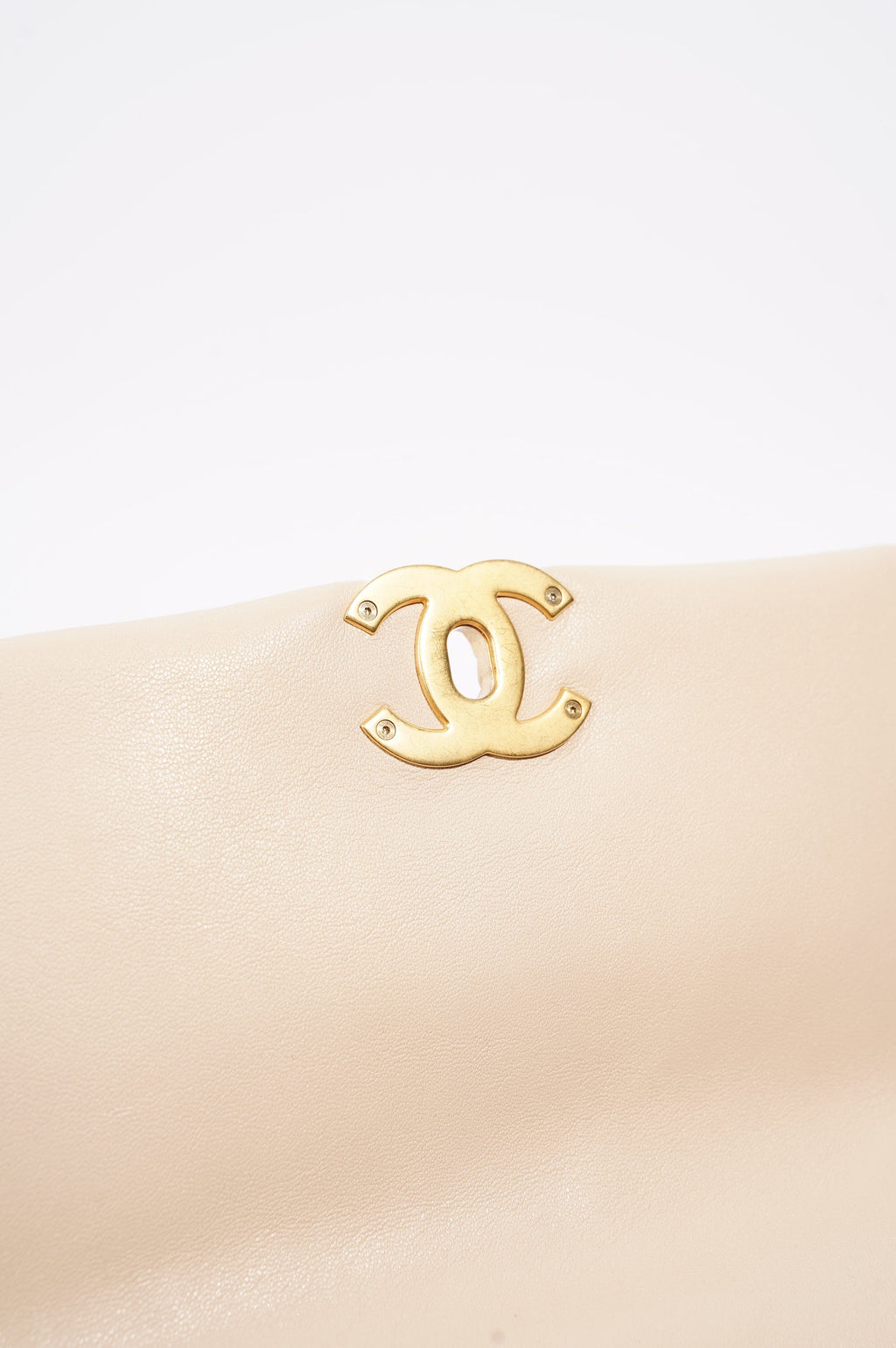 Chanel Womens 19 Flap Bag Beige Lambskin Small