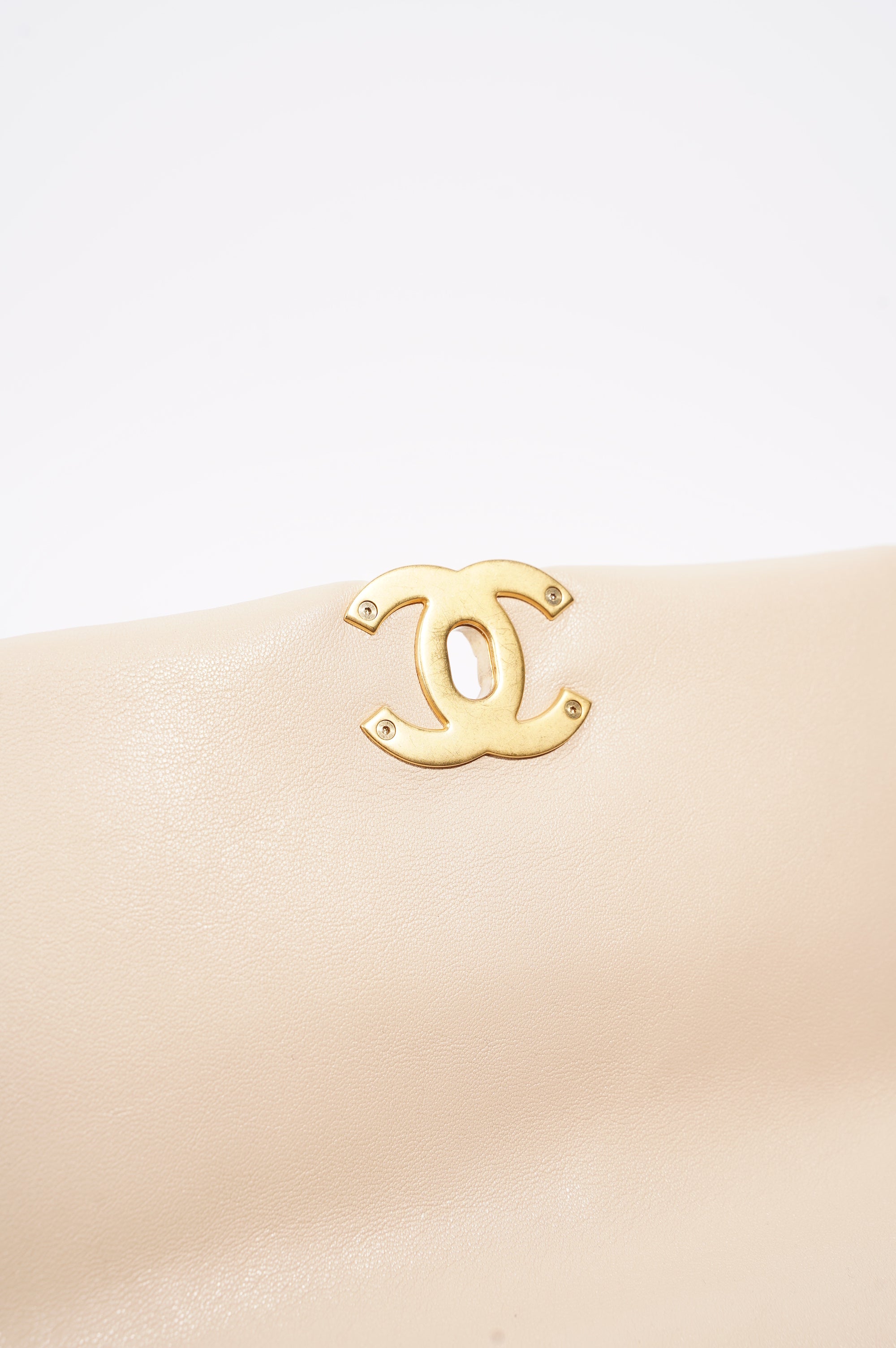 Chanel Womens 19 Flap Bag Beige Lambskin Small