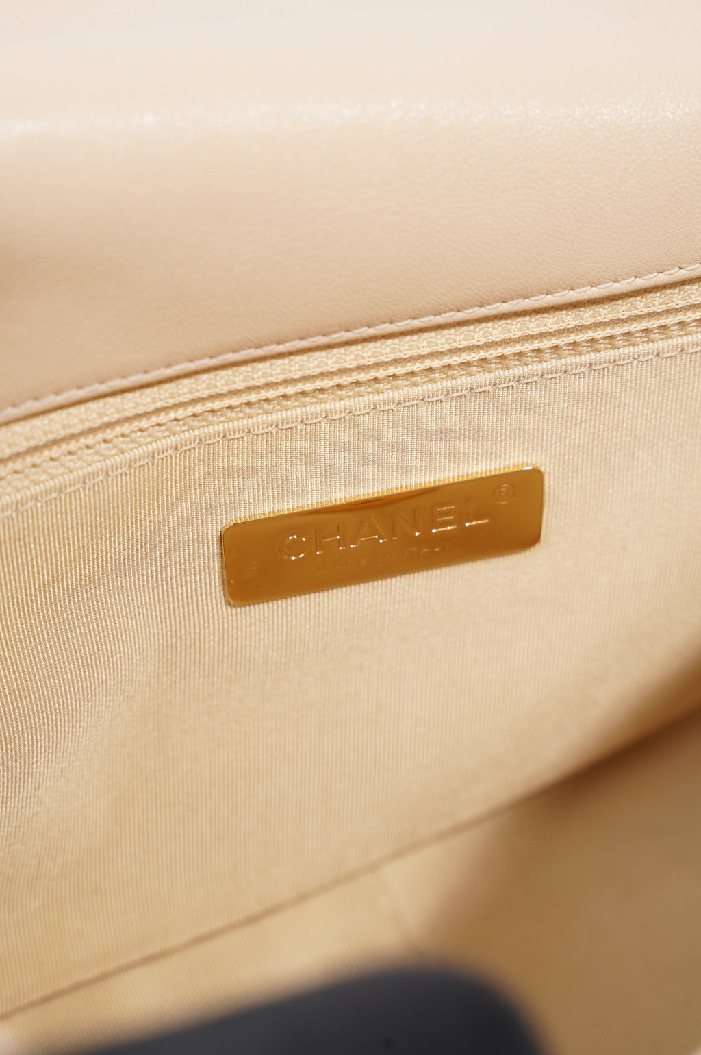 Chanel Womens 19 Flap Bag Beige Lambskin Small