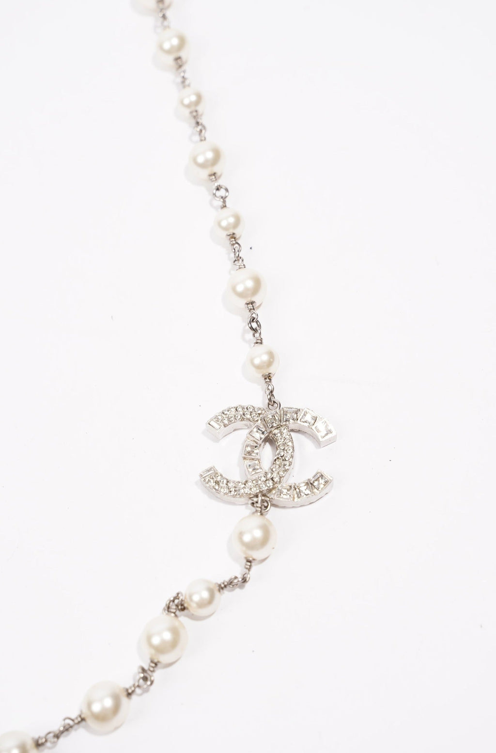 Chanel Womens Pearl CC Necklace Gold
