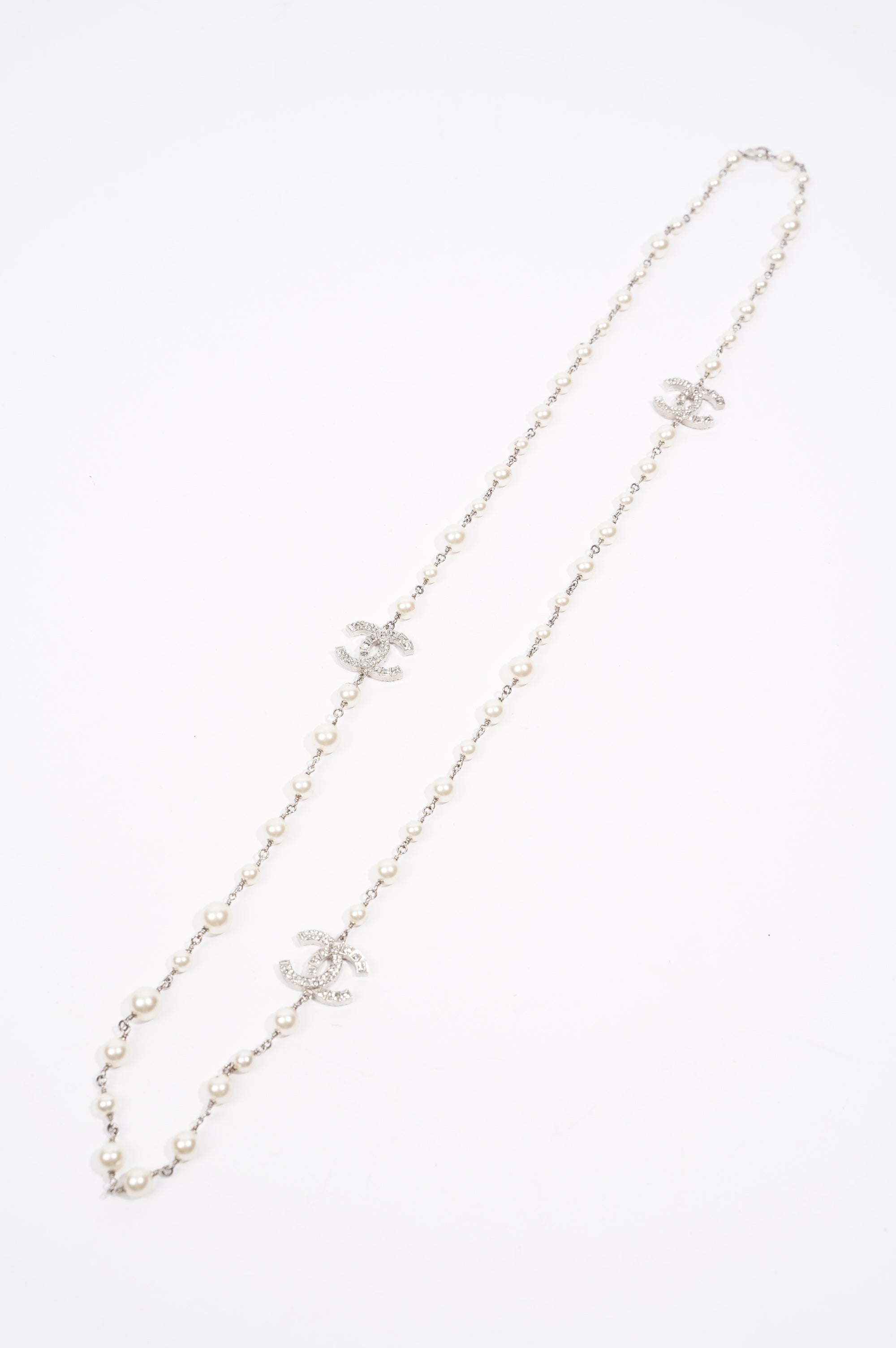 Chanel Womens Pearl CC Necklace Gold