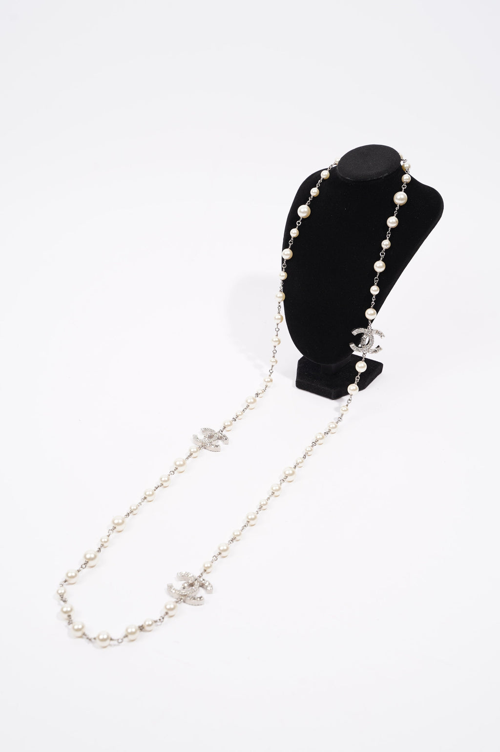 Chanel Womens Pearl CC Necklace Gold