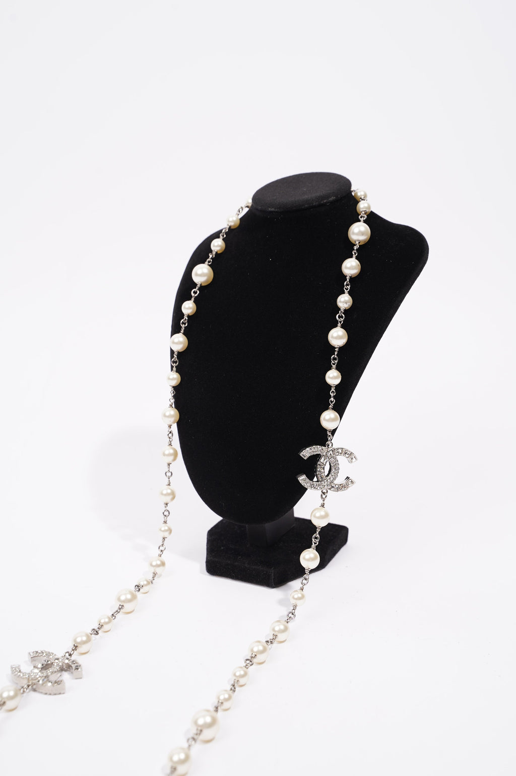 Chanel Womens Pearl CC Necklace Gold