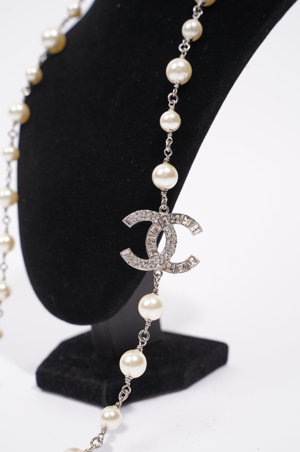 Chanel Womens Pearl CC Necklace Gold
