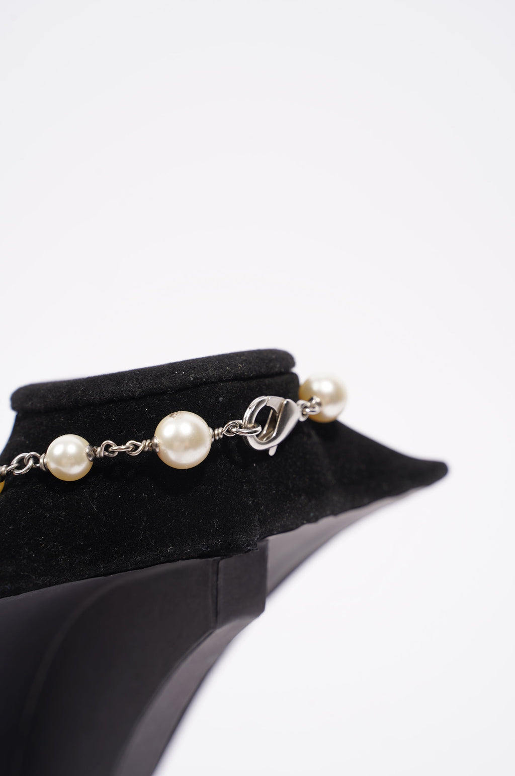Chanel Womens Pearl CC Necklace Gold