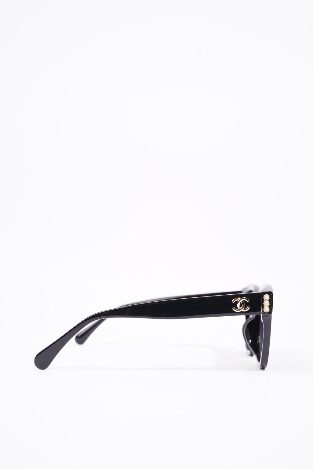 Chanel Womens Pearl Logo Sunglasses Black 140