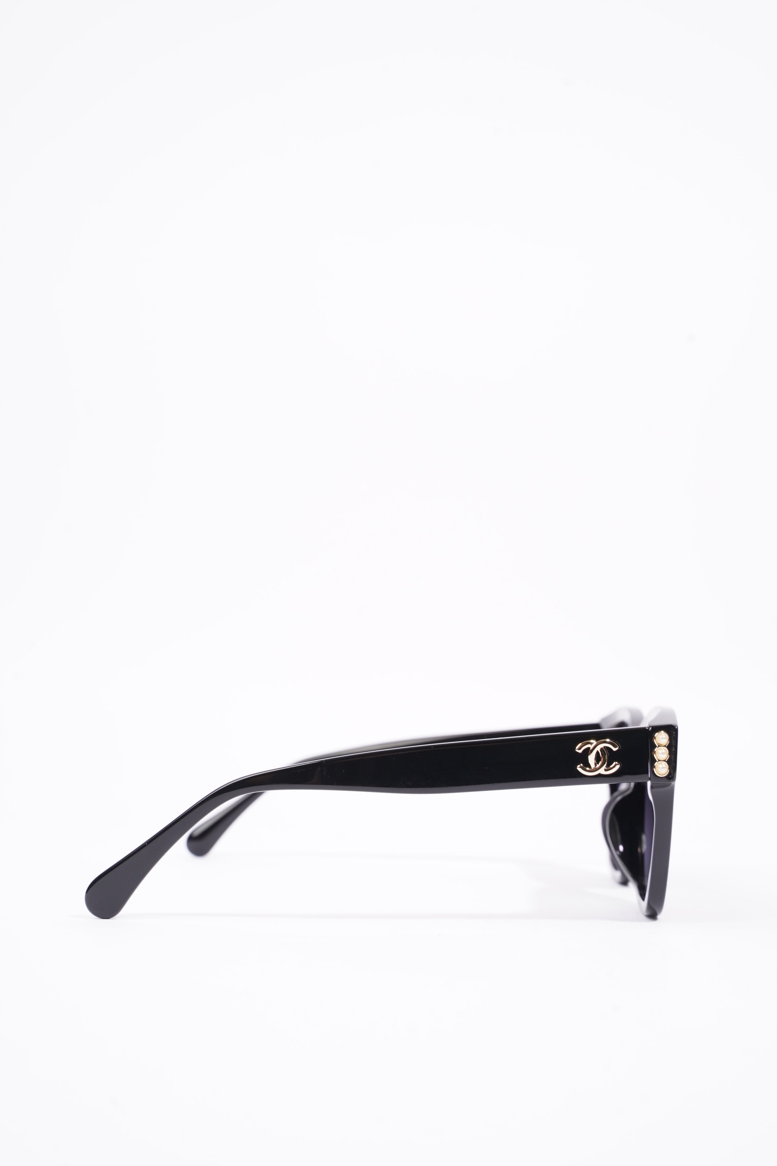 Chanel Womens Pearl Logo Sunglasses Black 140