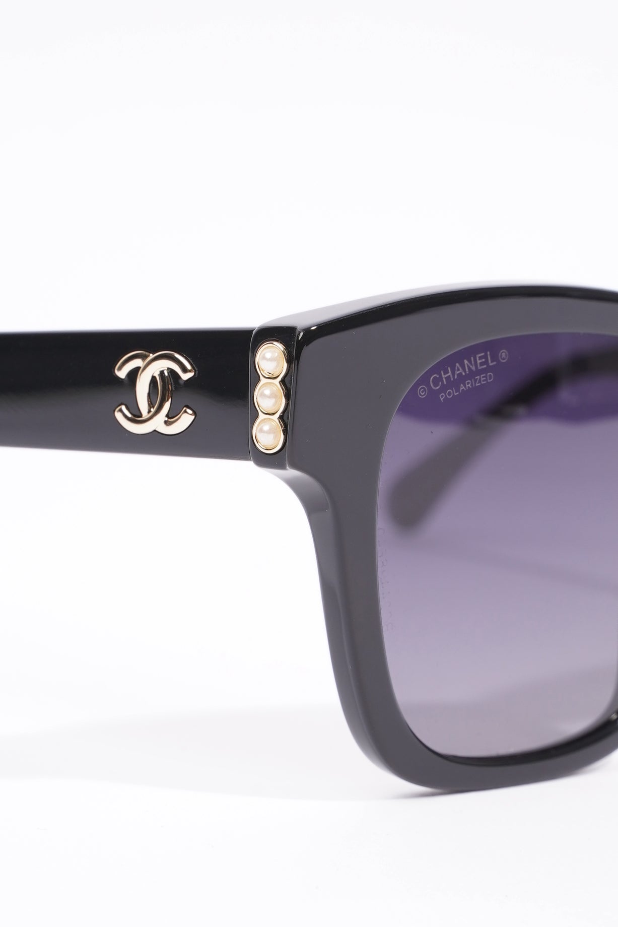 Chanel Womens Pearl Logo Sunglasses Black 140
