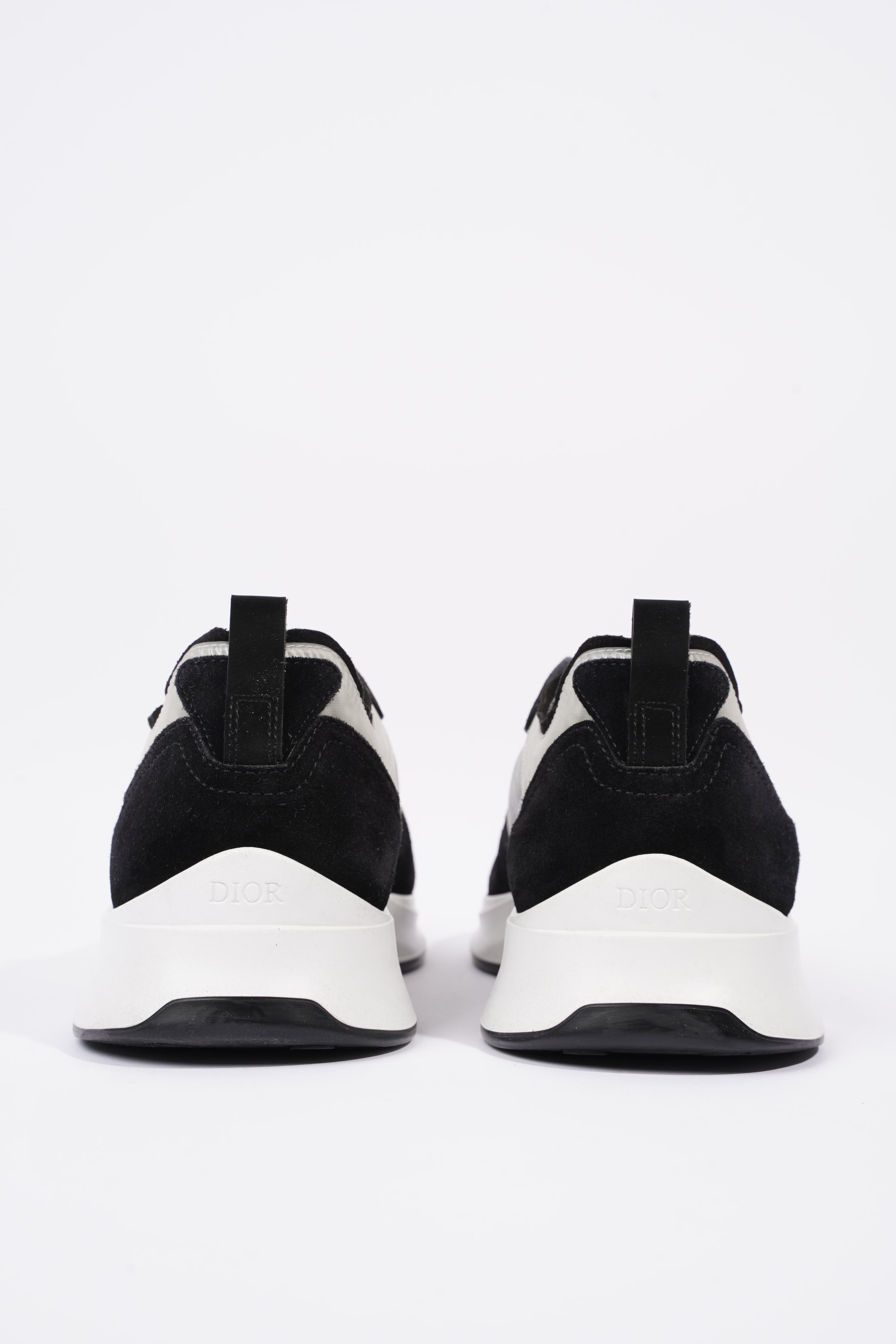 Christian Dior Mens B25 Runner Sneaker White / Black EU 44 / UK 10