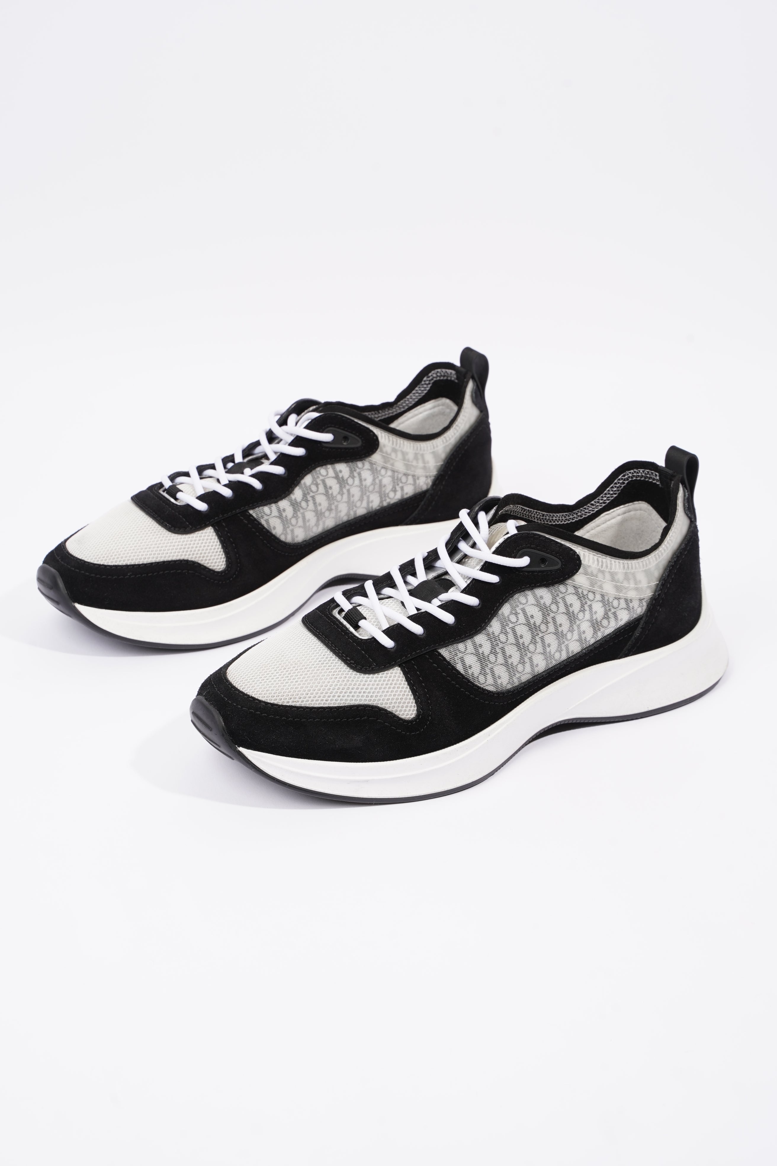 Christian Dior Mens B25 Runner Sneaker White / Black EU 44 / UK 10