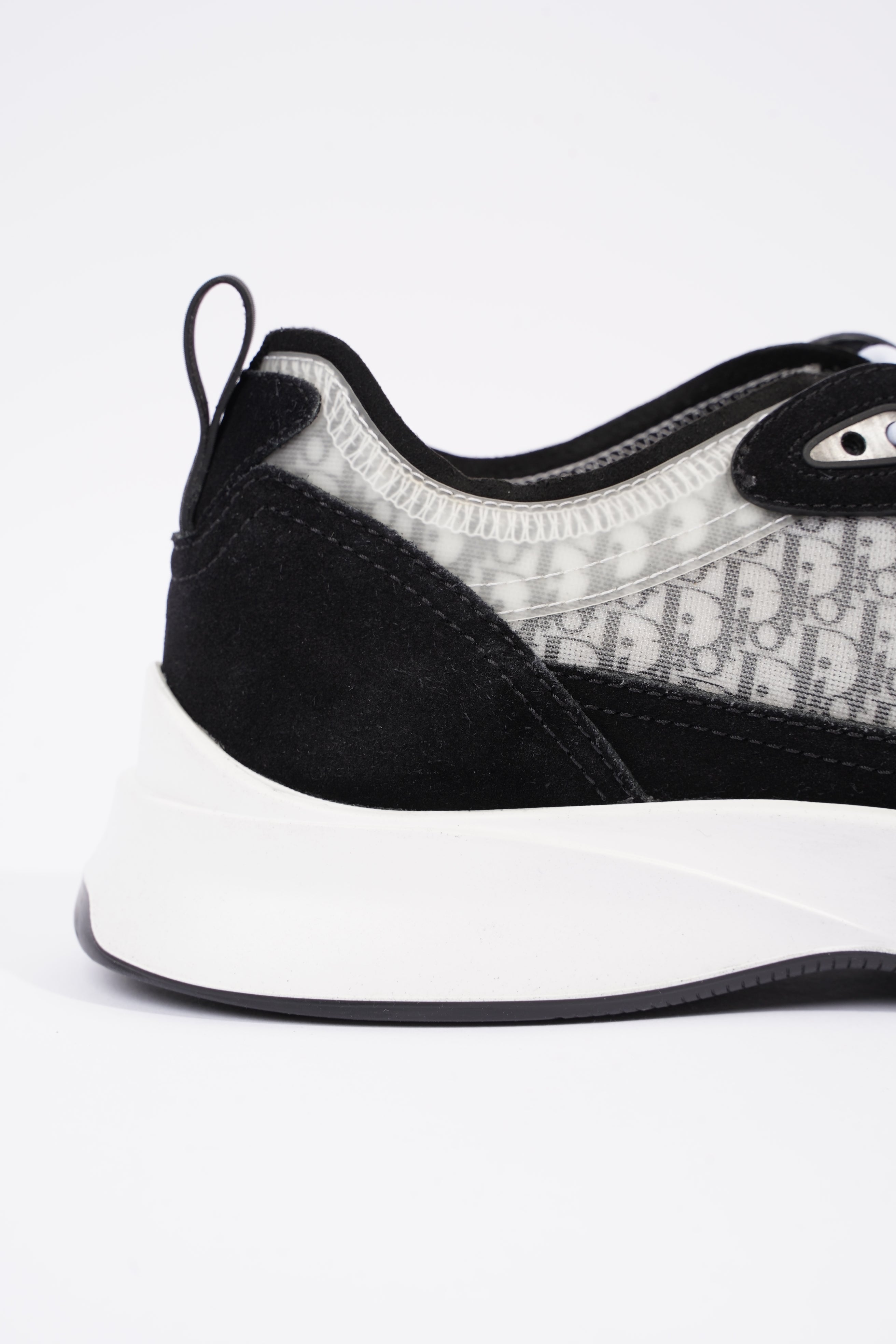 Christian Dior Mens B25 Runner Sneaker White / Black EU 44 / UK 10