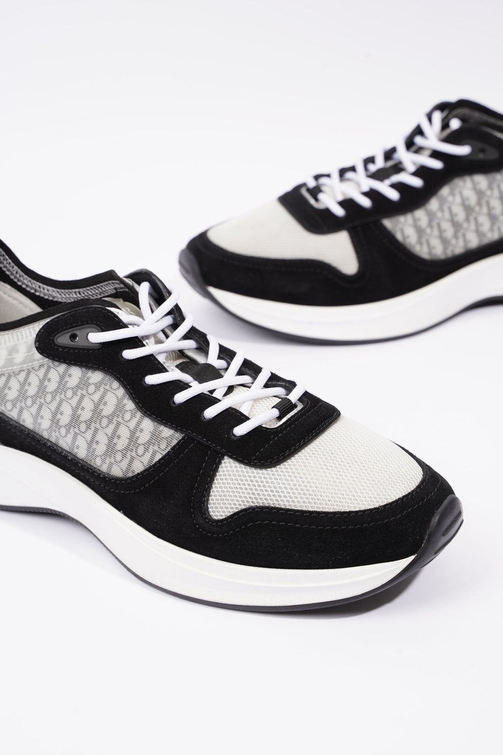 Christian Dior Mens B25 Runner Sneaker White / Black EU 44 / UK 10