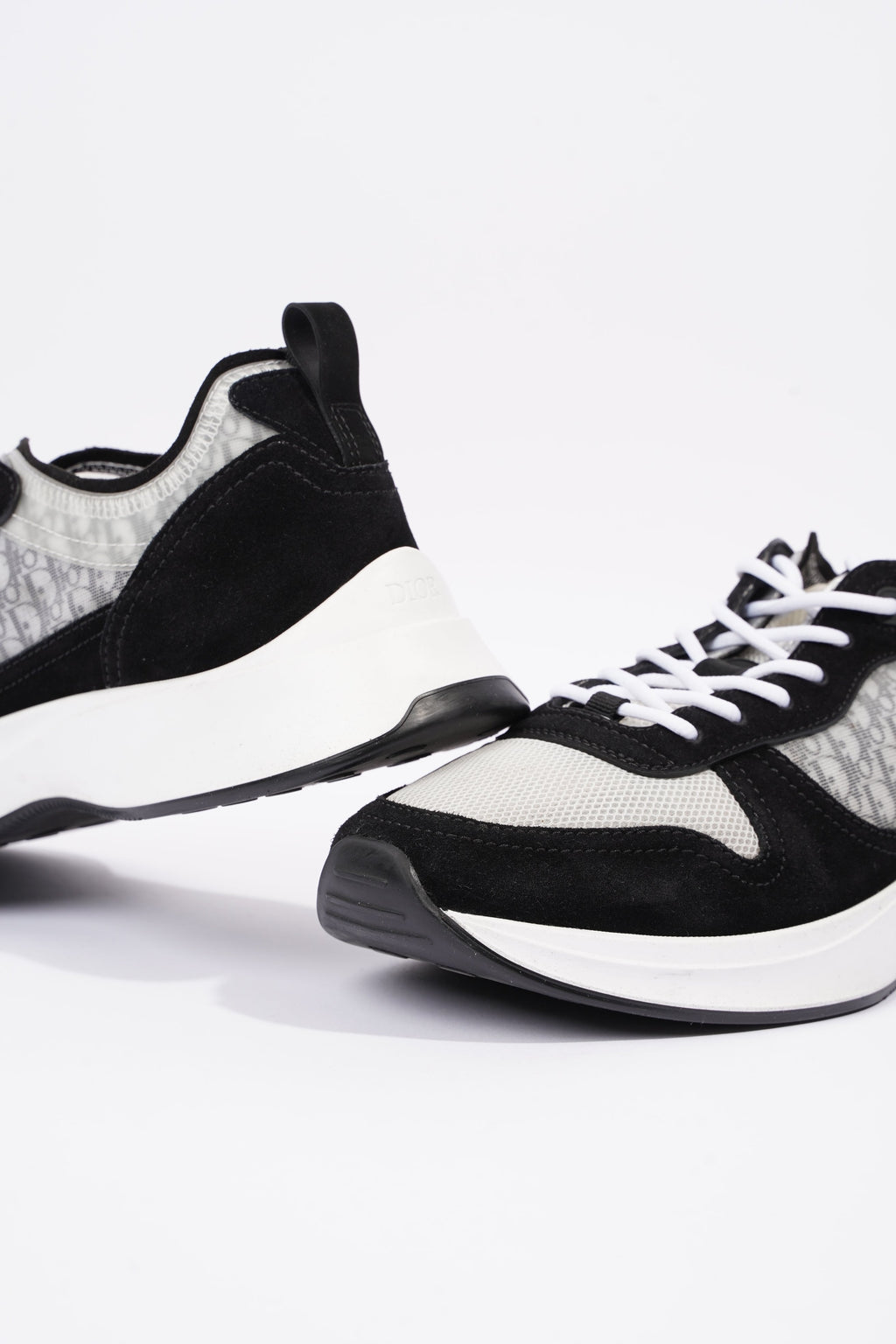 Christian Dior Mens B25 Runner Sneaker White / Black EU 44 / UK 10