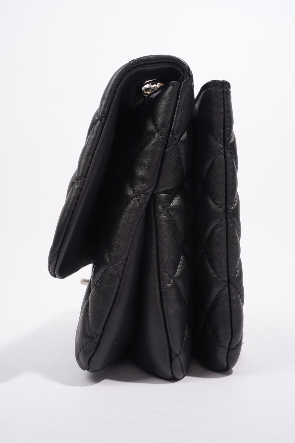 Chanel Womens Lambskin Quilted Flap Bag Black / Silver