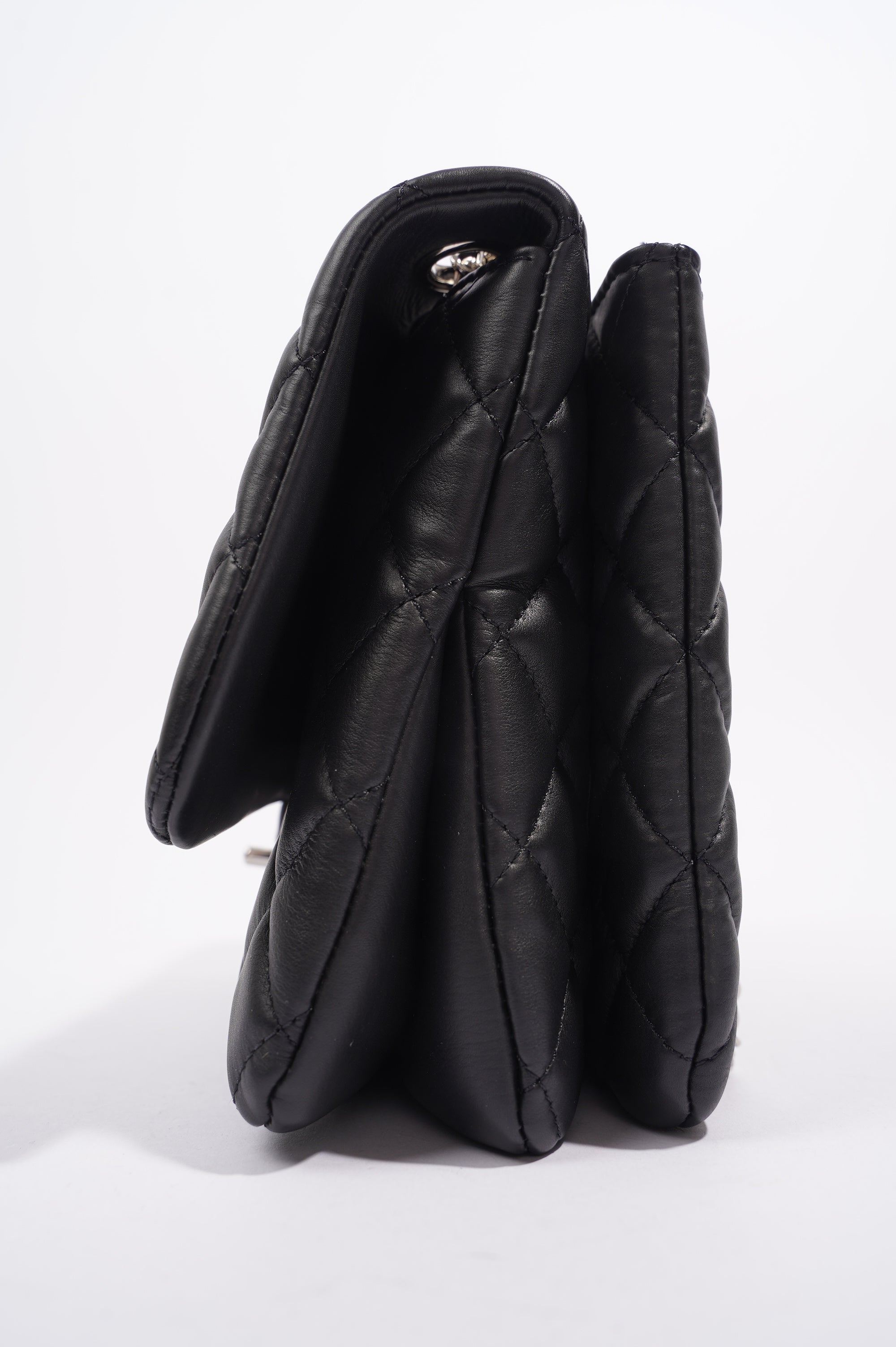 Chanel Womens Lambskin Quilted Flap Bag Black / Silver