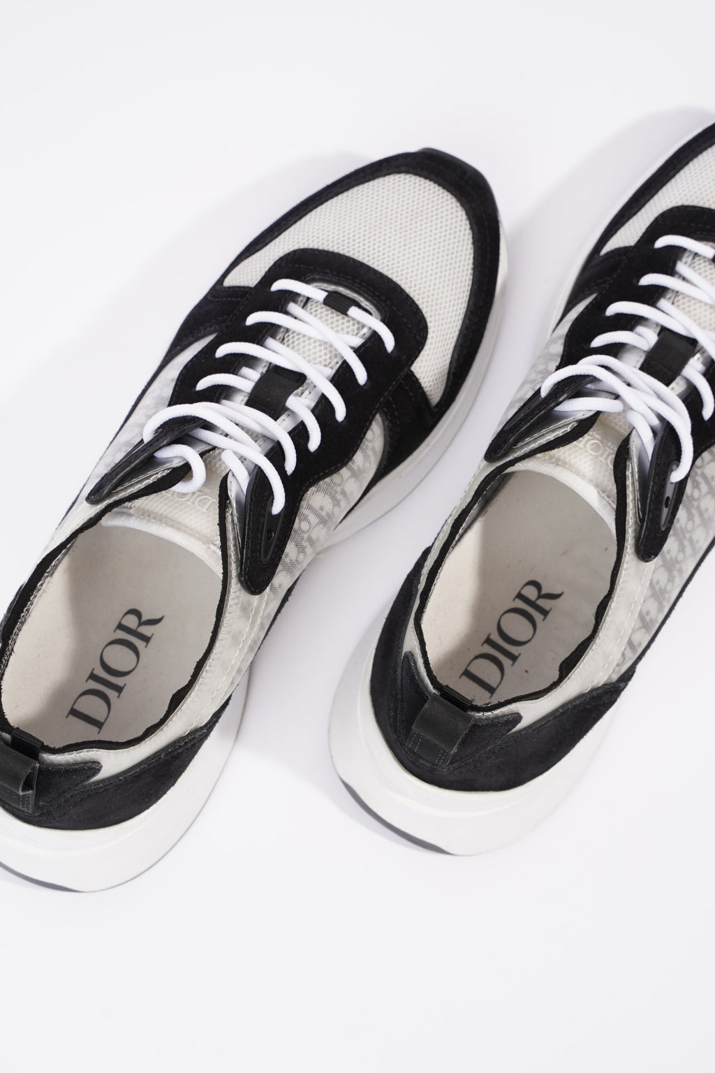 Christian Dior Mens B25 Runner Sneaker White / Black EU 44 / UK 10