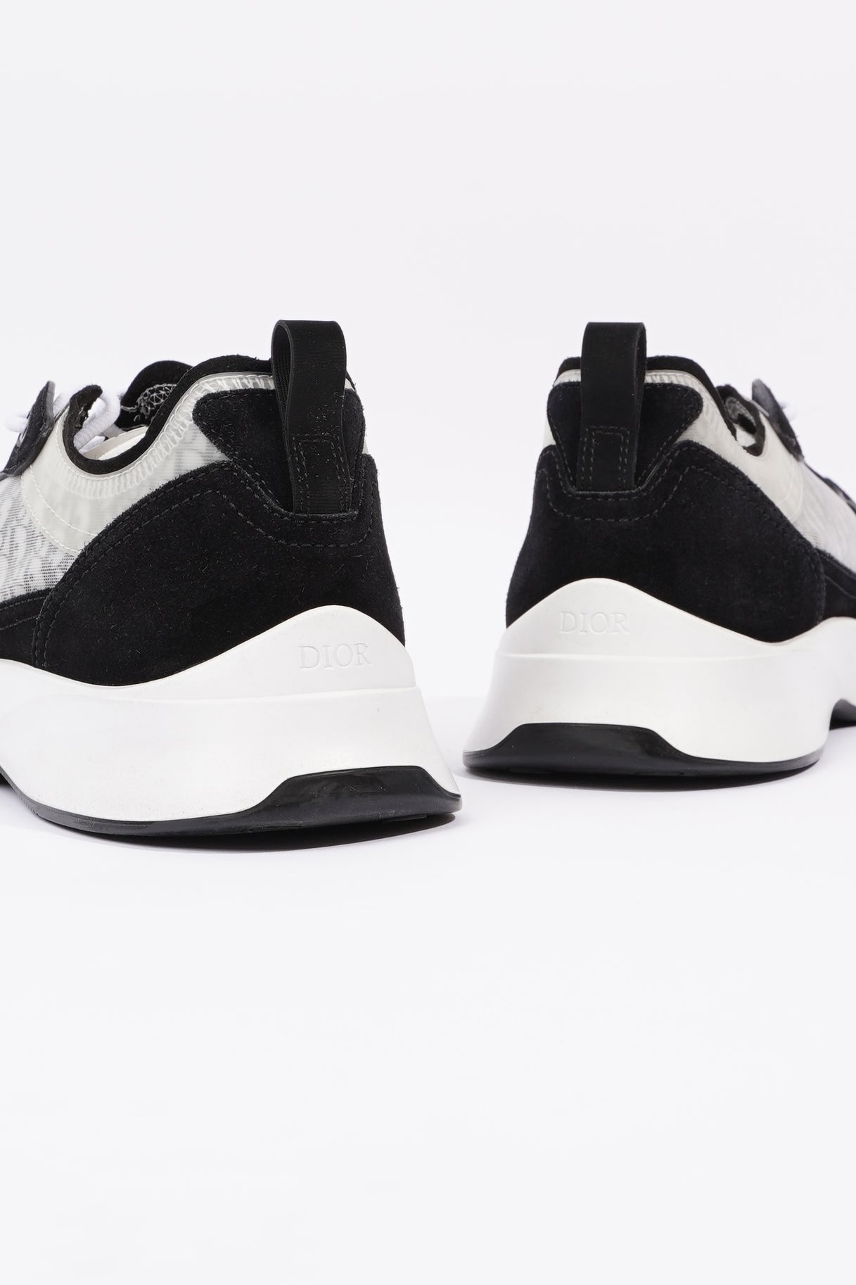 Christian Dior Mens B25 Runner Sneaker White / Black EU 44 / UK 10