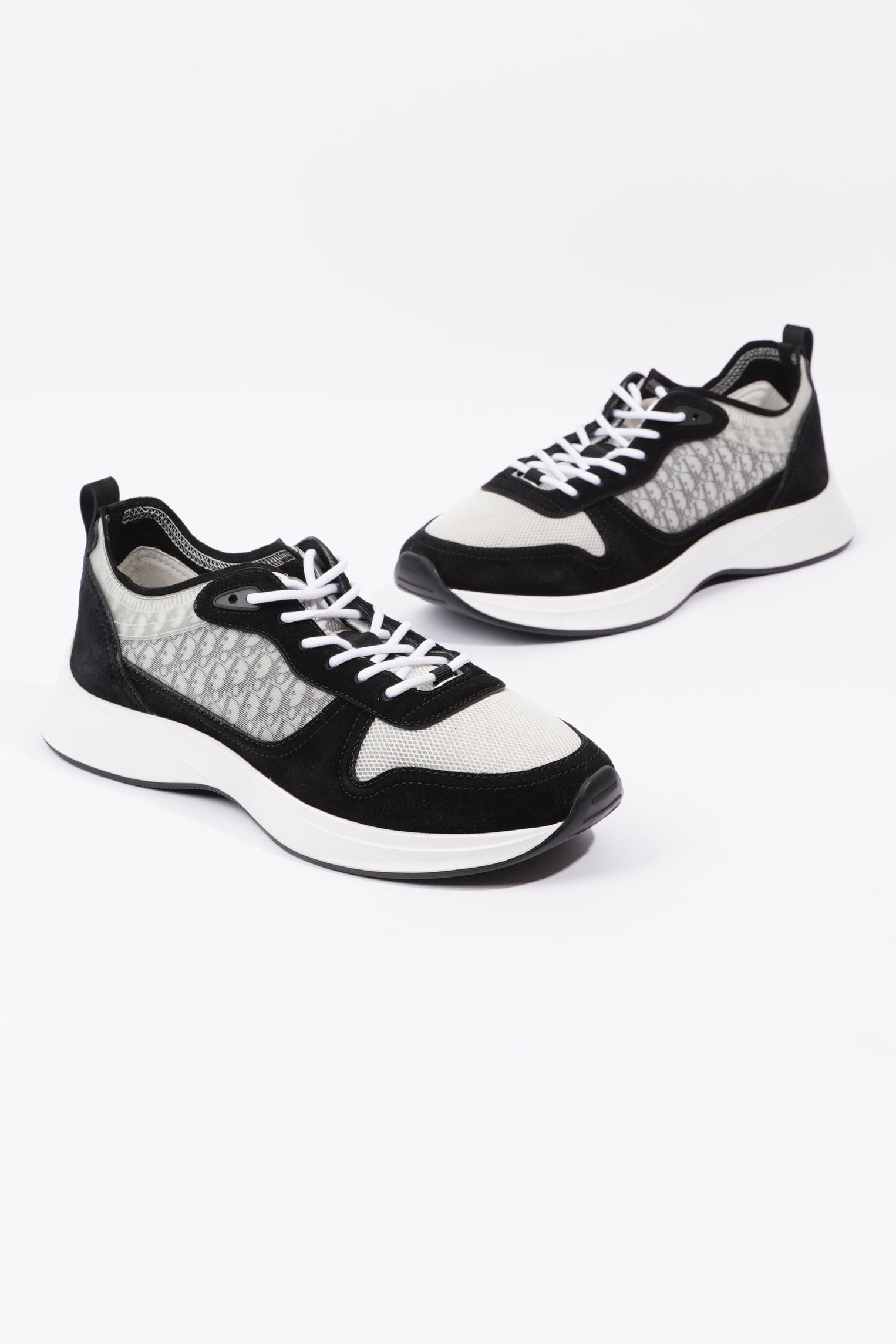 Christian Dior Mens B25 Runner Sneaker White / Black EU 44 / UK 10