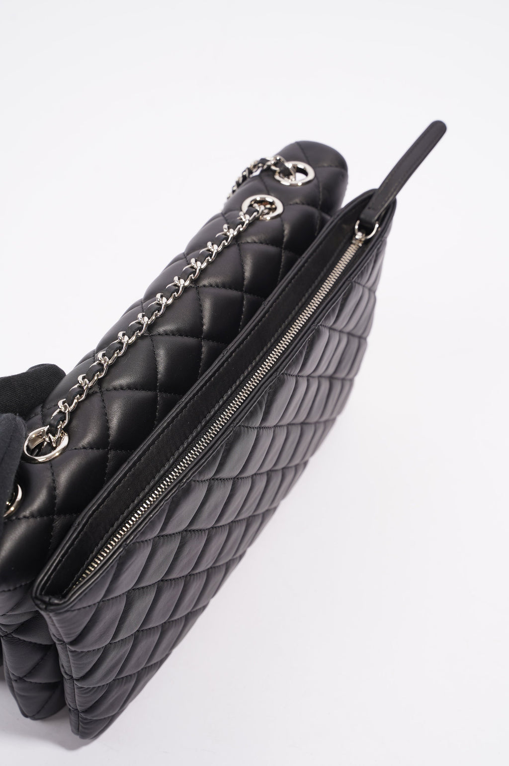 Chanel Womens Lambskin Quilted Flap Bag Black / Silver