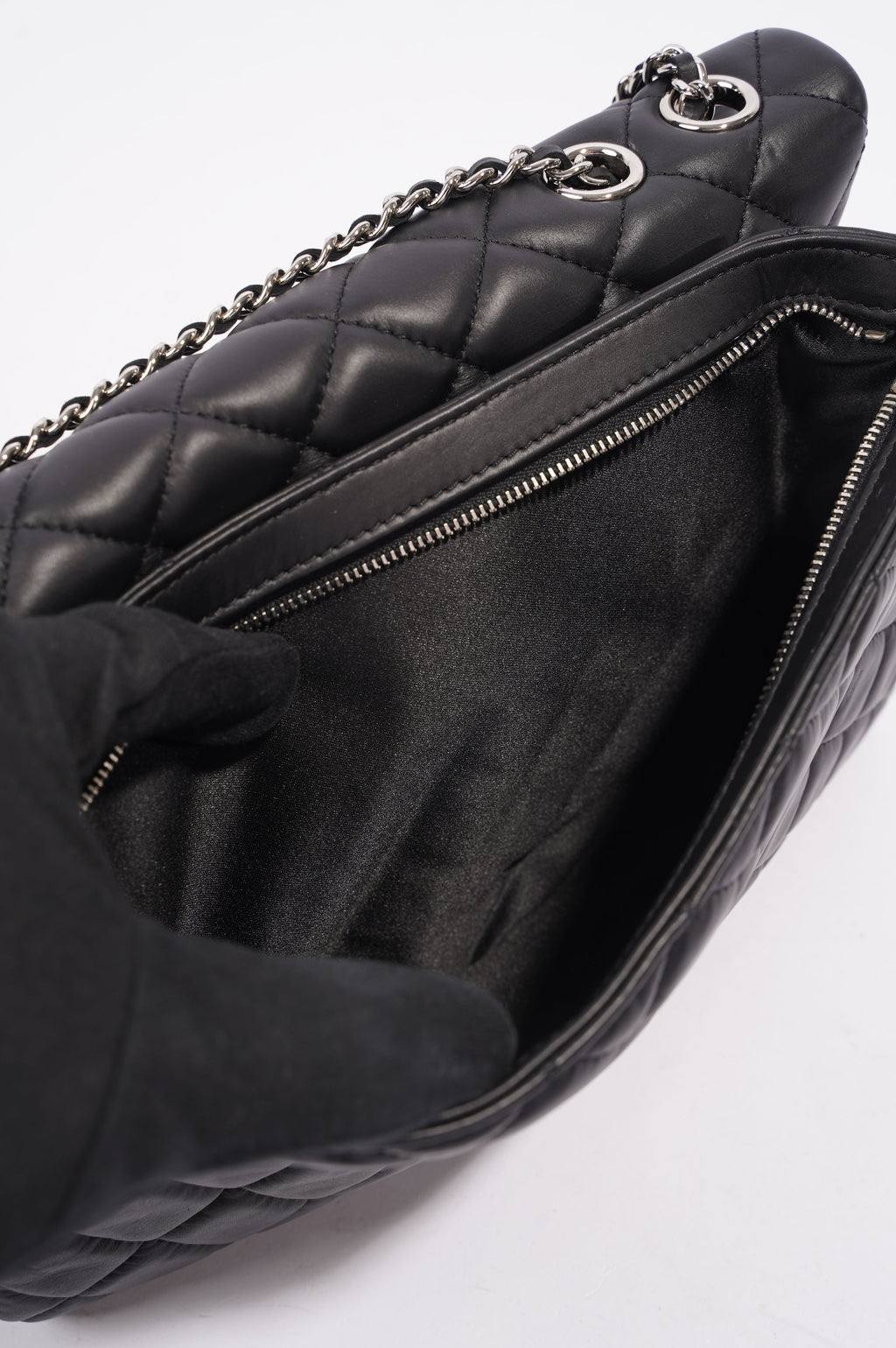 Chanel Womens Lambskin Quilted Flap Bag Black / Silver